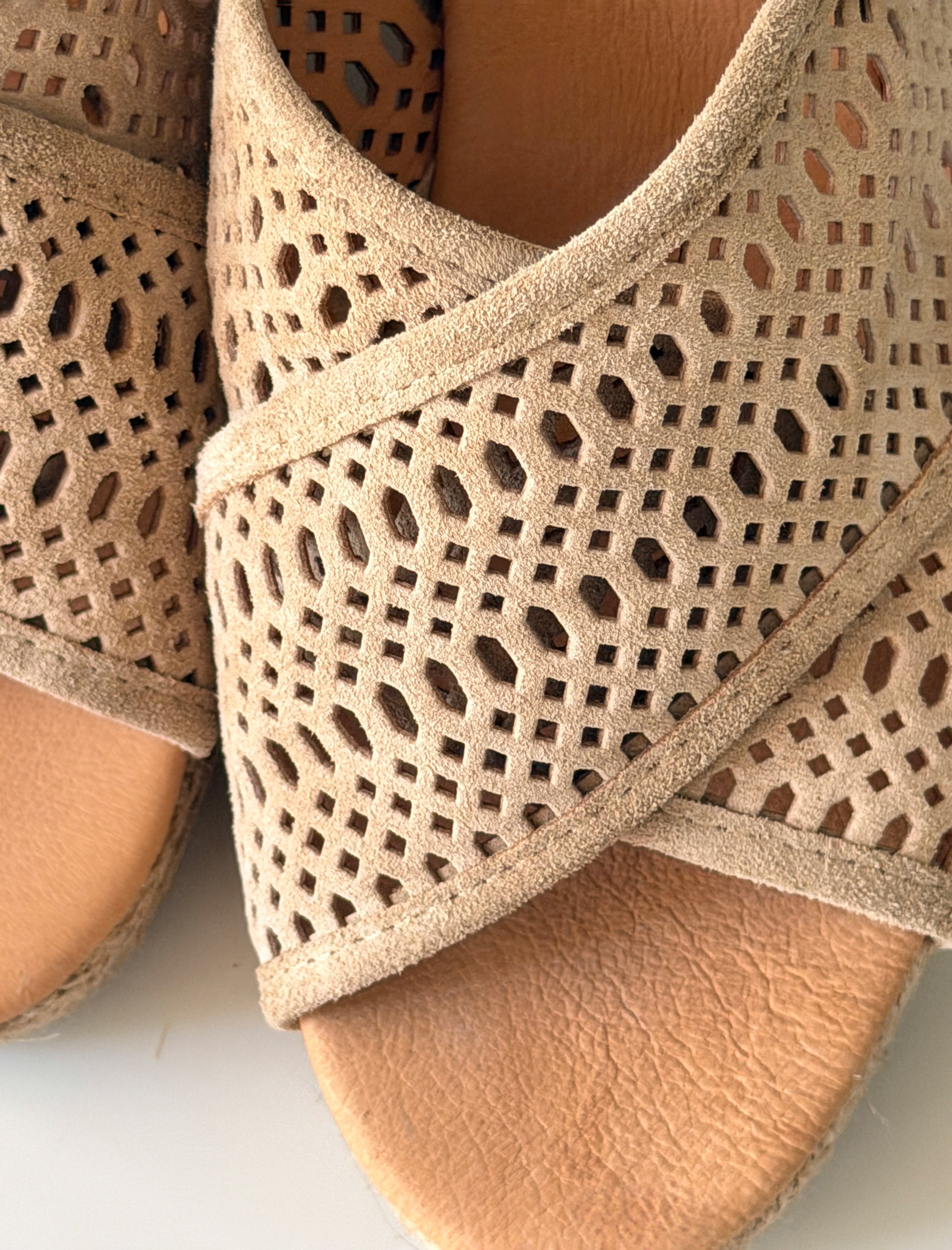 Alpargata beige cruzada superideal