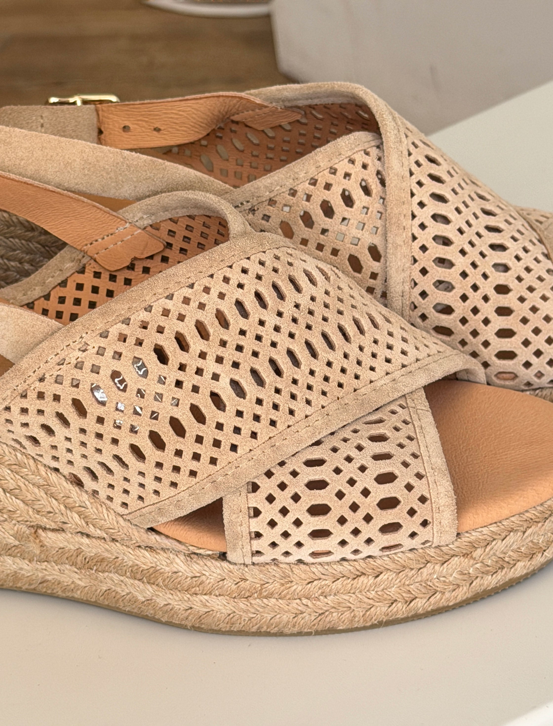 Alpargata beige cruzada superideal
