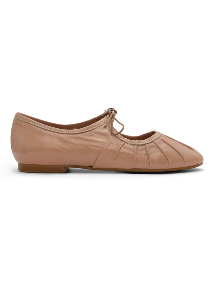 Zapato plano de frunces nude camel