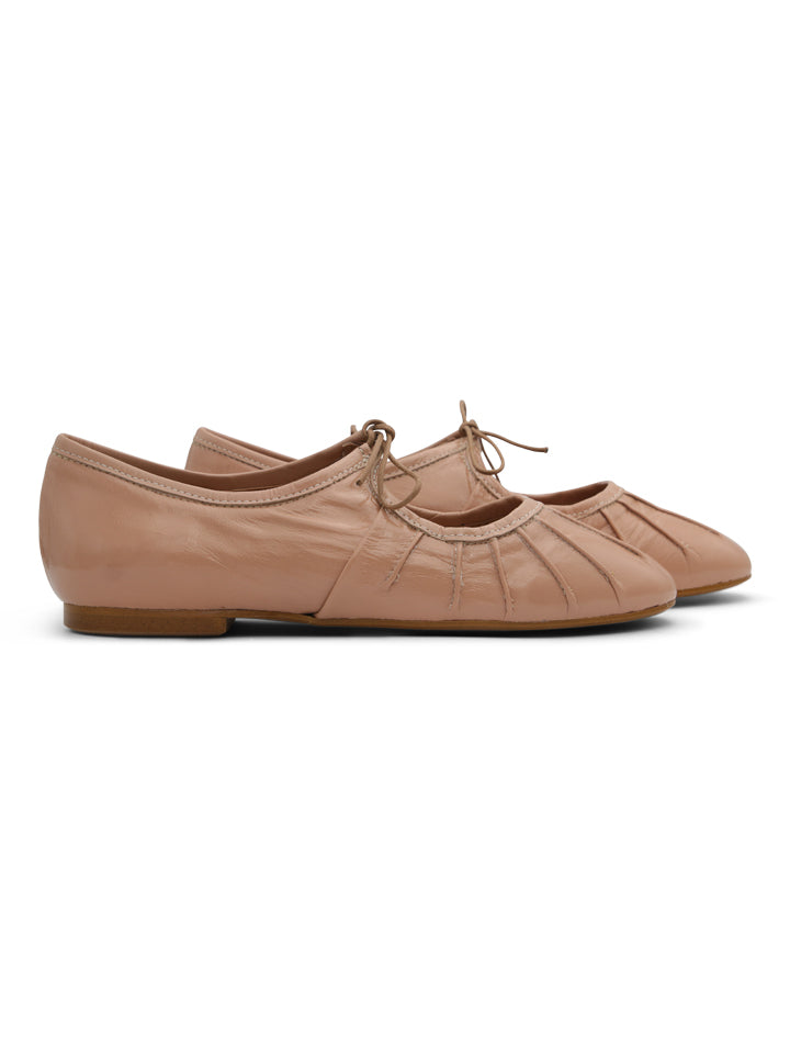 Zapato plano de frunces nude camel