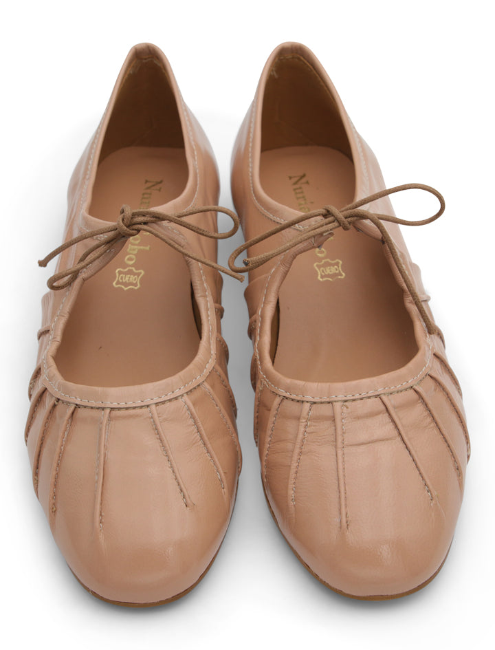 Zapato plano de frunces nude camel