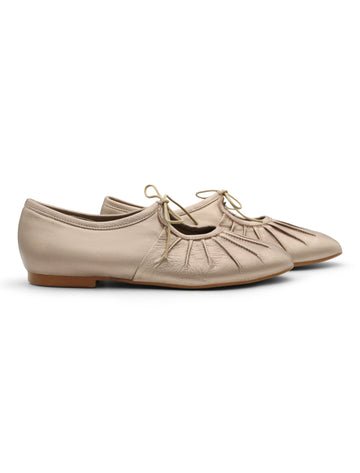 Zapato plano de frunces oro