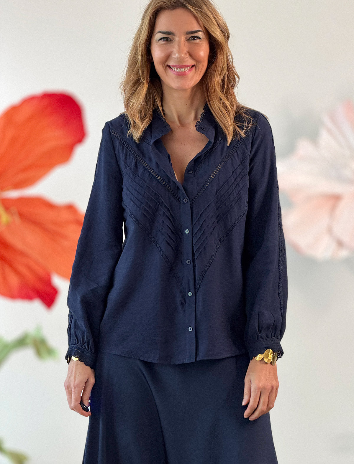 Camisa bordada azul marino