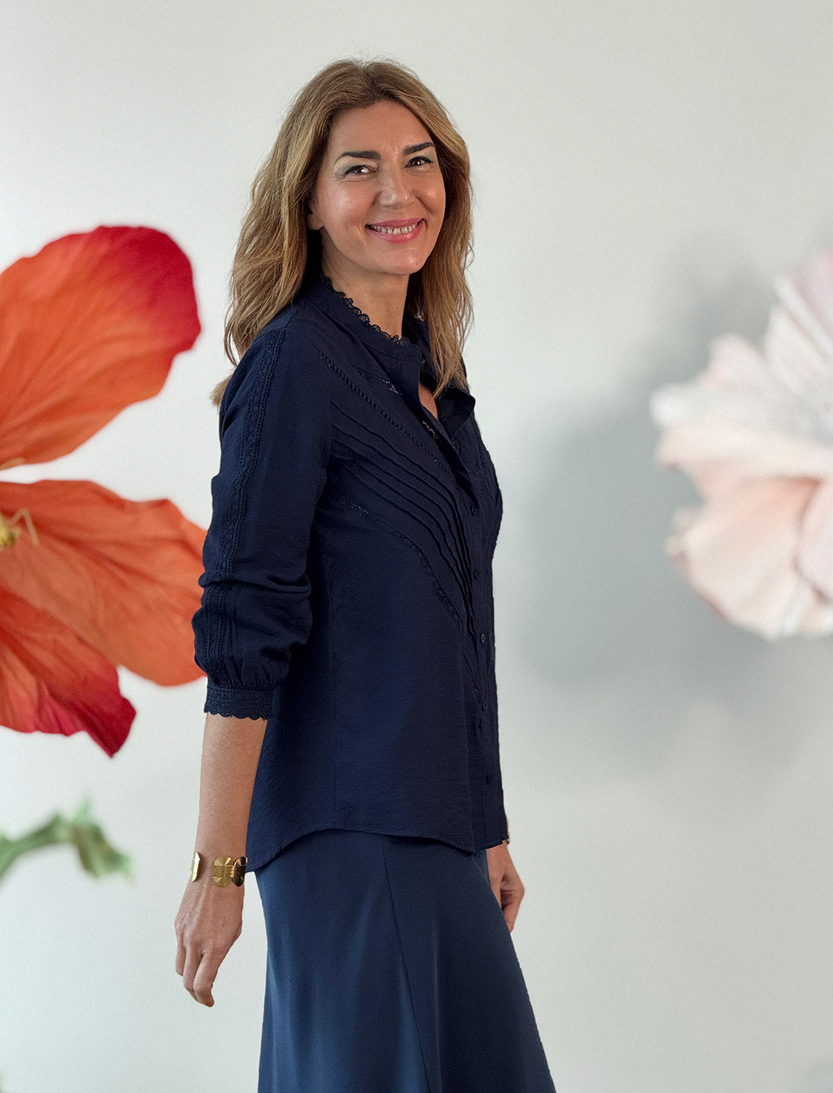 Camisa bordada azul marino