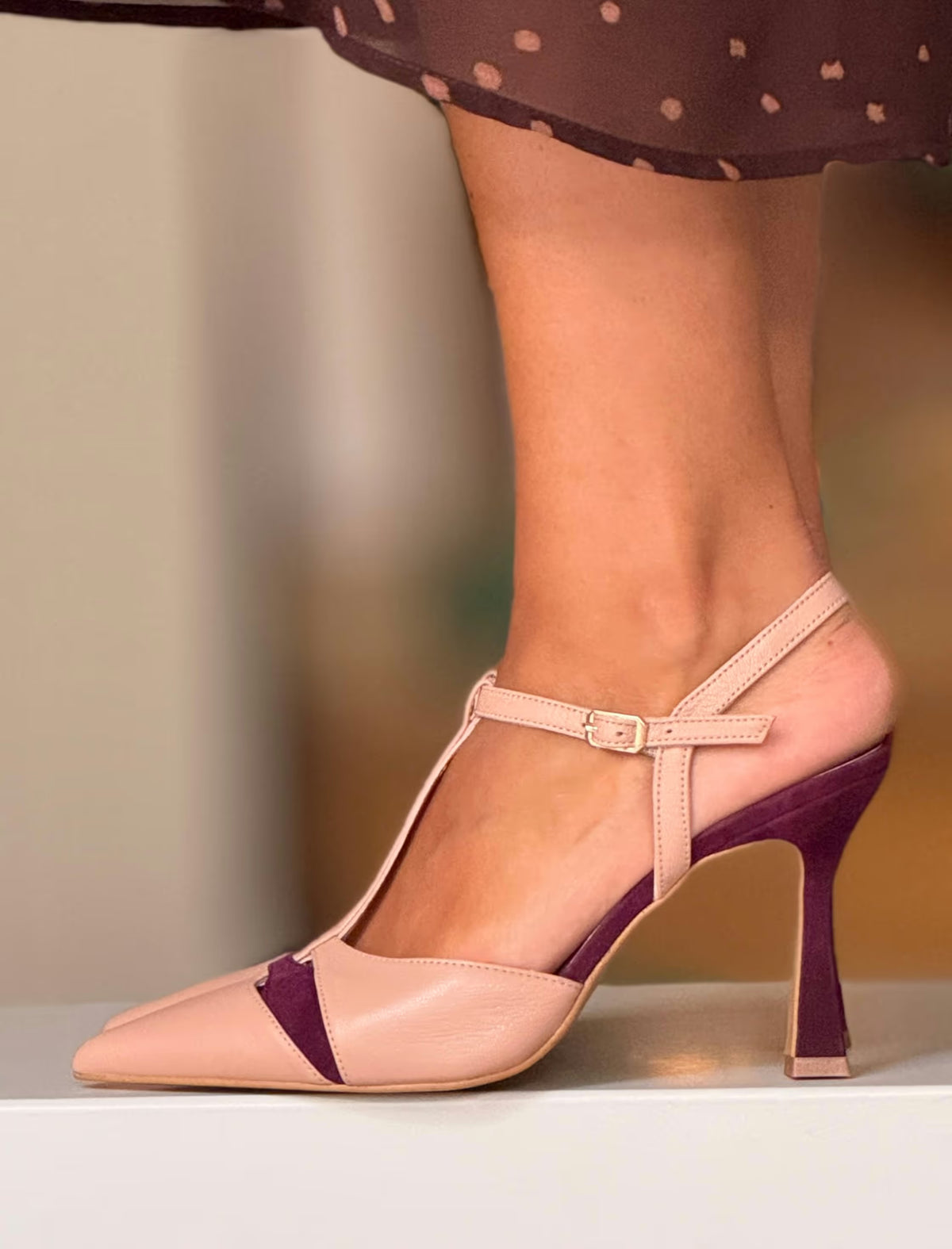Zapato de salón tacón alto nude y burdeos Colette