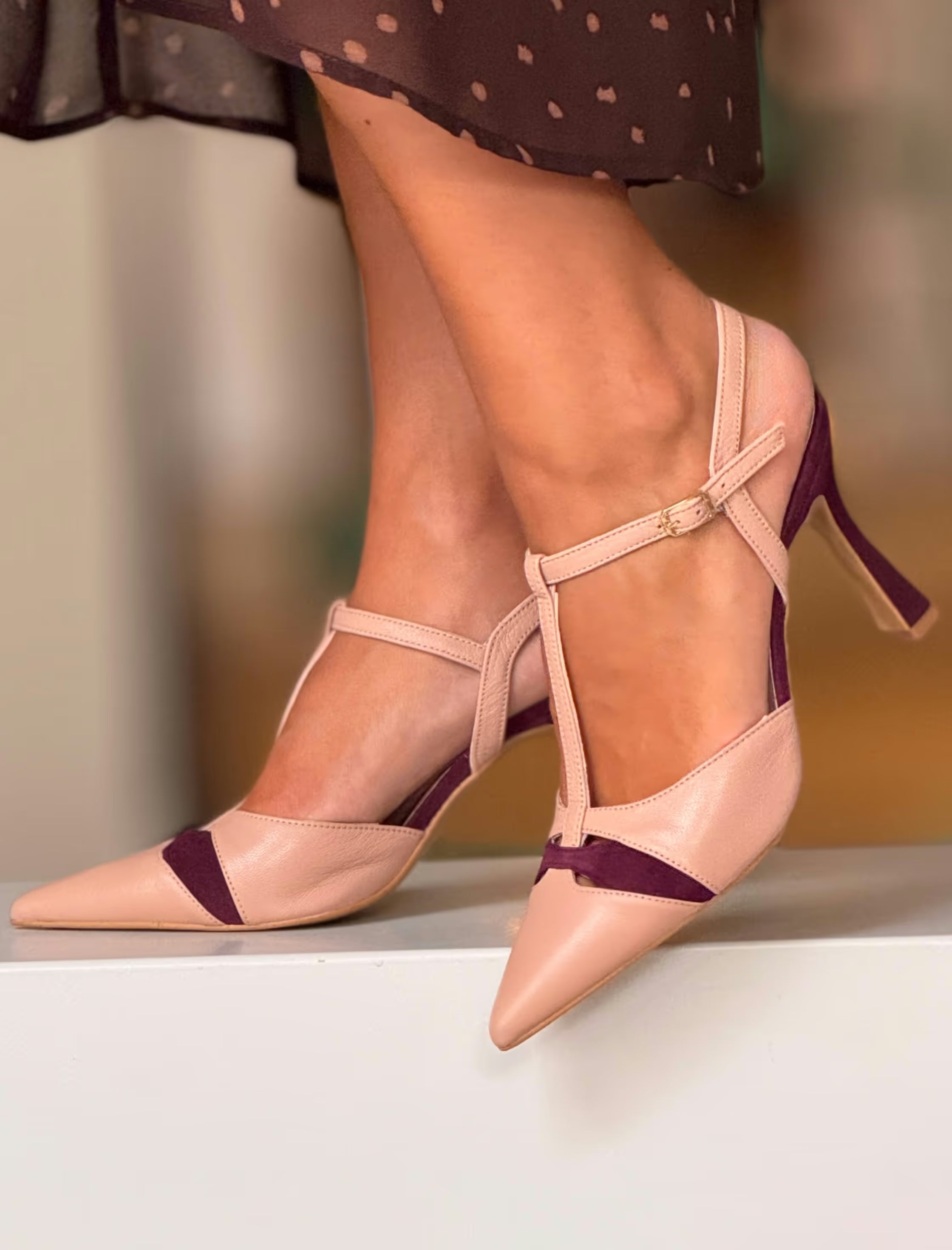 Zapato de salón tacón alto nude y burdeos Colette
