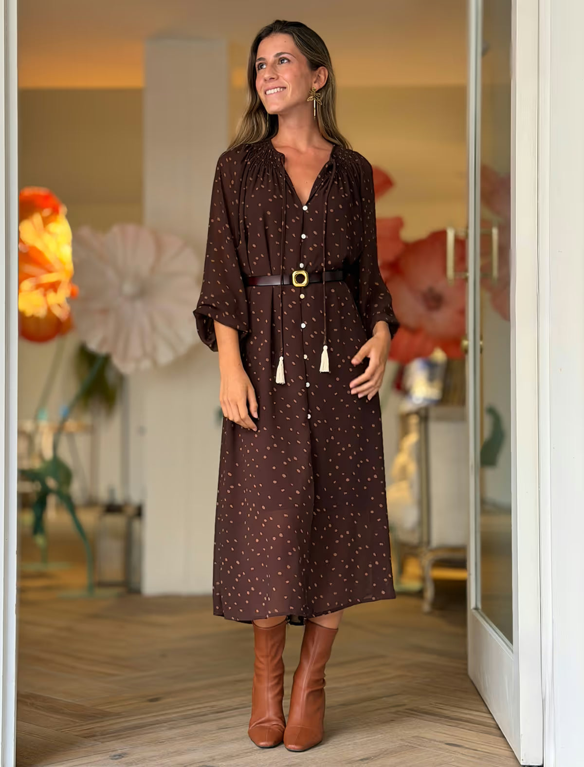 Vestido marrón de lunares chic