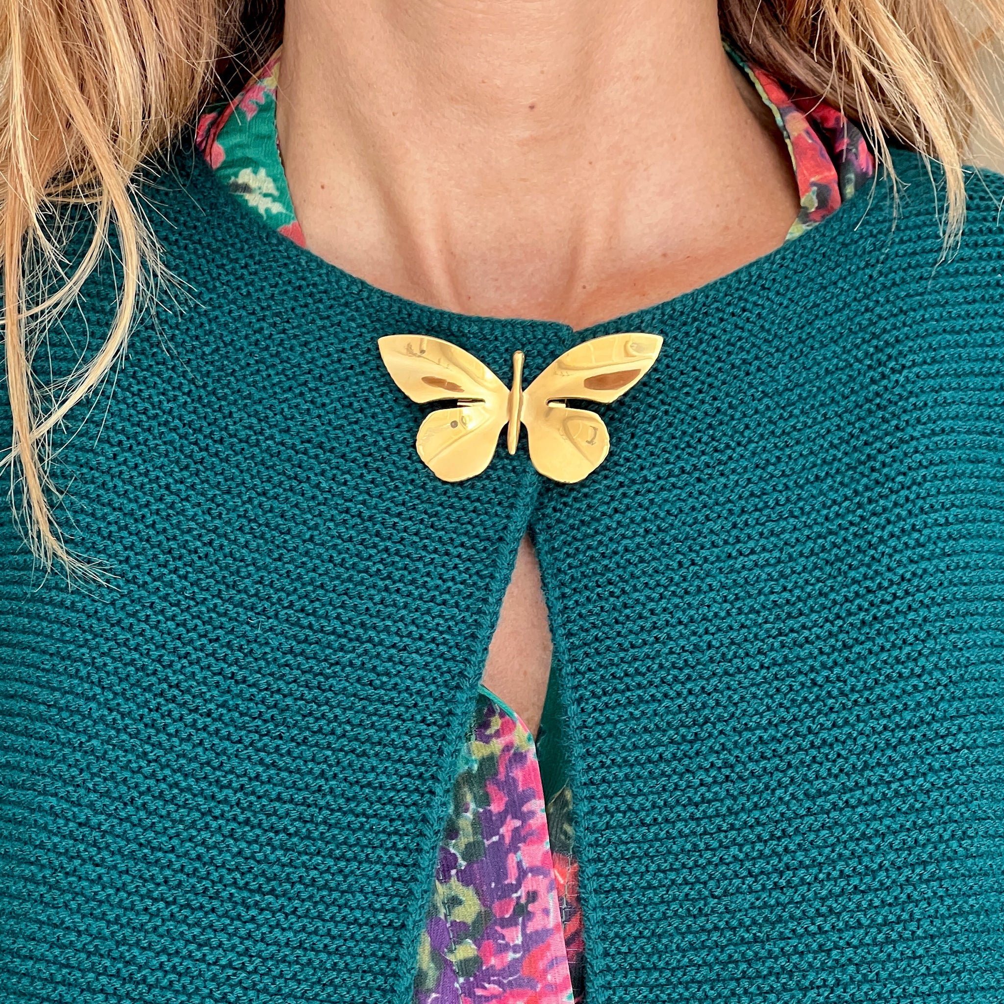 Broche mariposa dorada