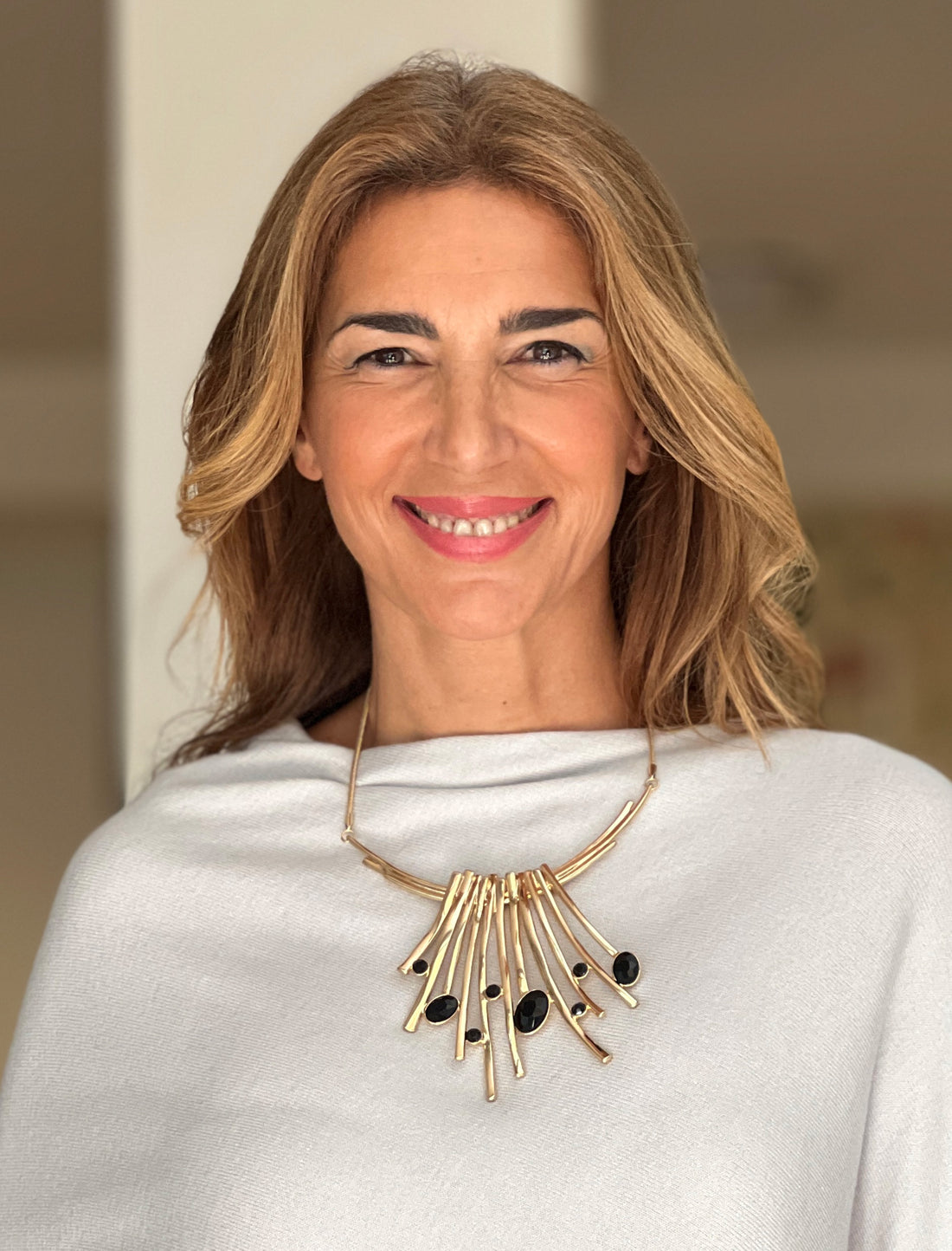SPECTACULAR BLACK NECKLACE