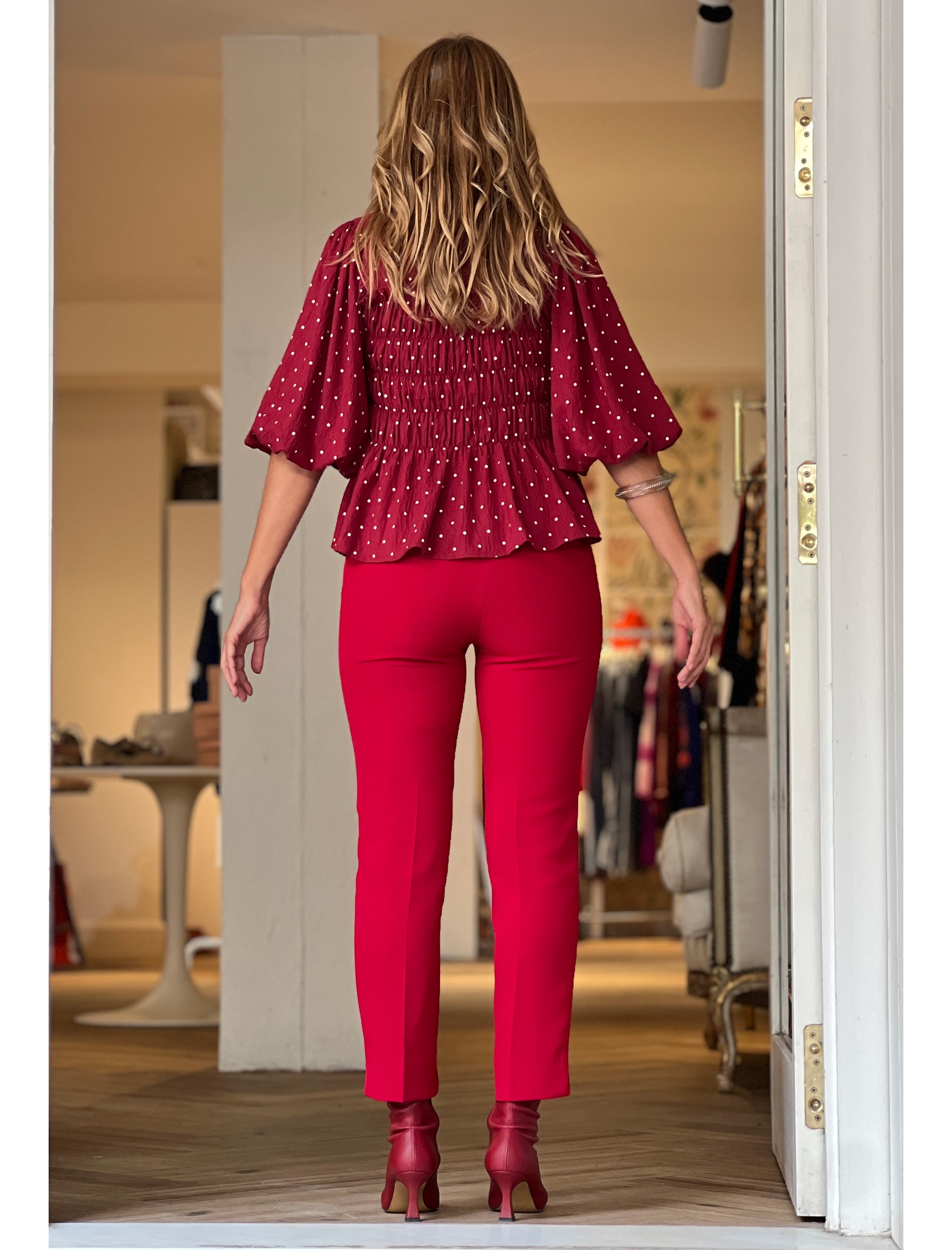 Cuerpo de lunares marsala