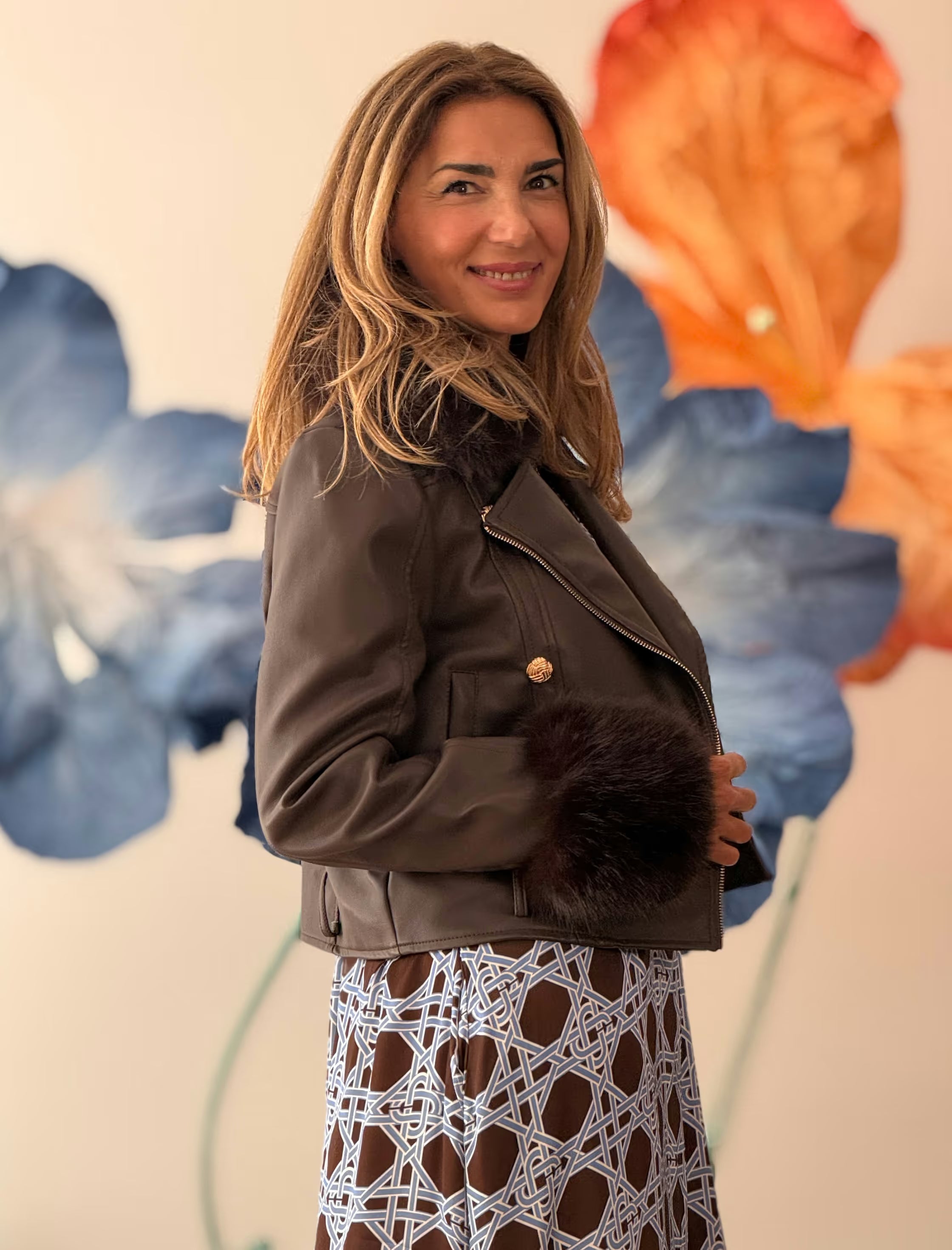 Chaqueta marrón cuello de pelo chic