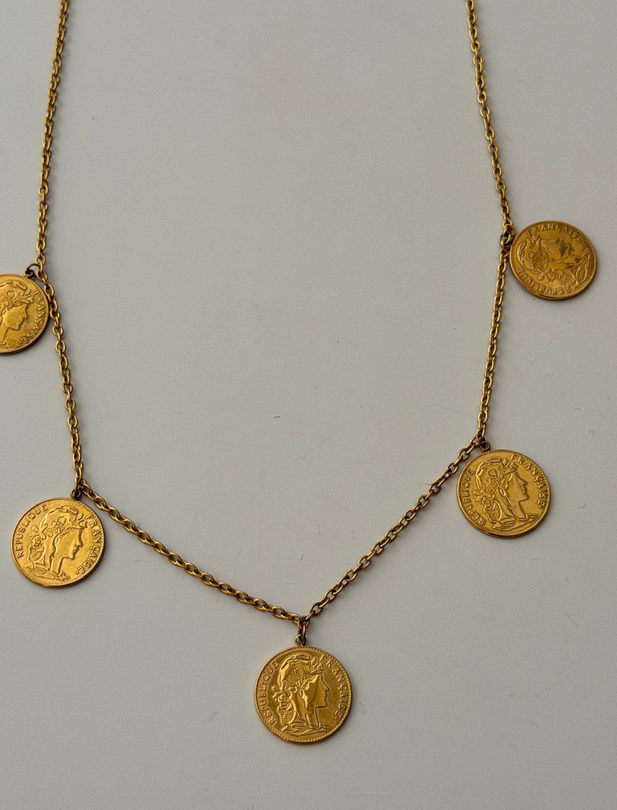 Gargantilla de monedas chic