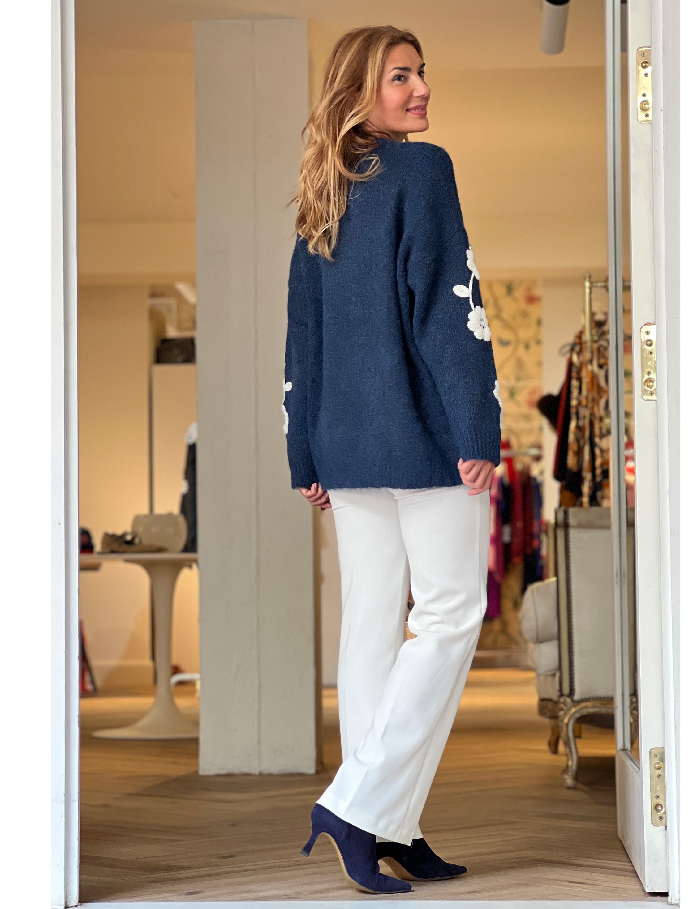 Jersey flores bordadas azul