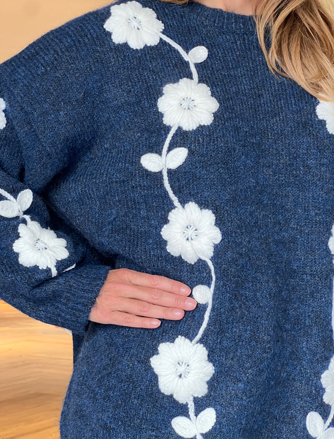 Jersey flores bordadas azul