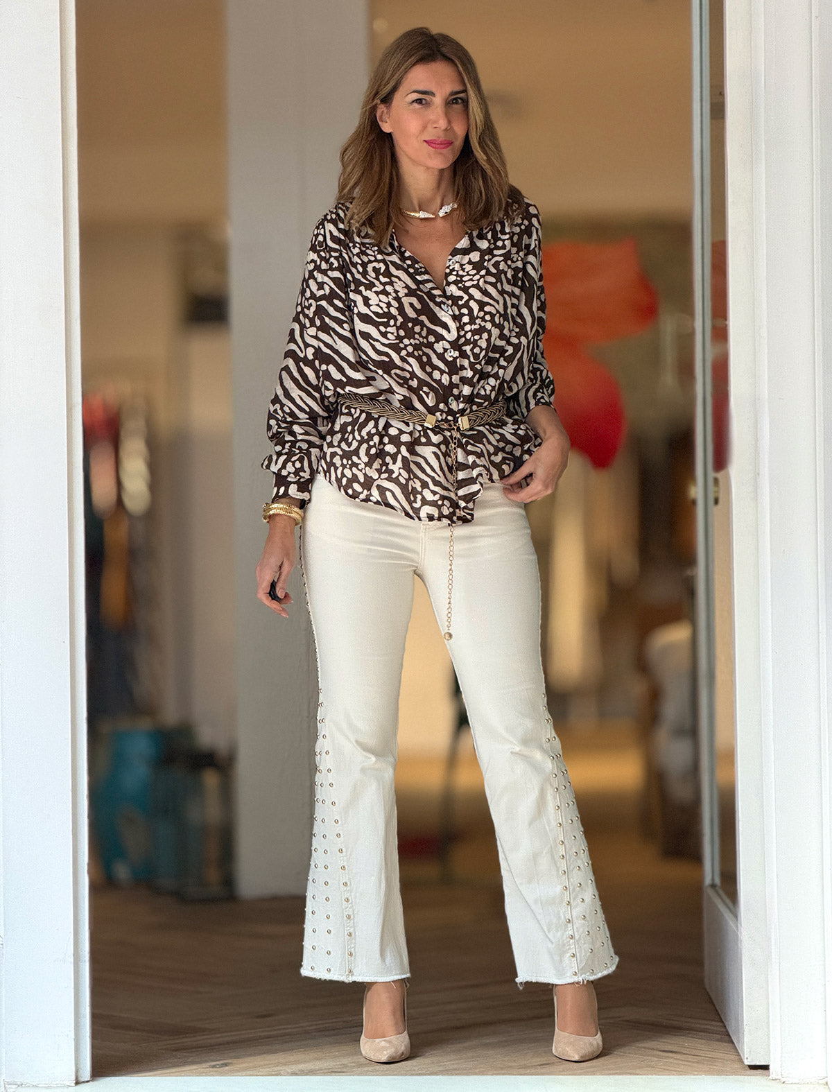 Pantalón vaquero tachas chic