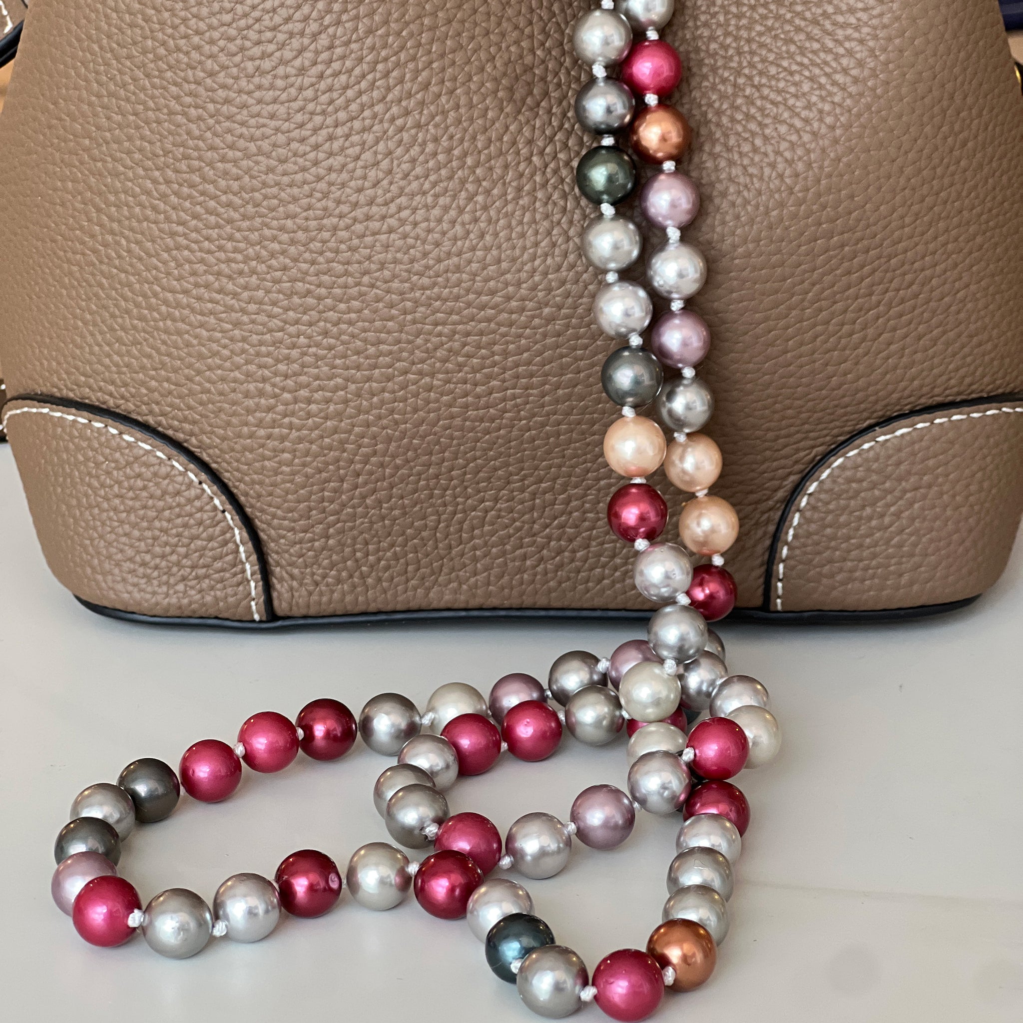 Collar de perlas fresa