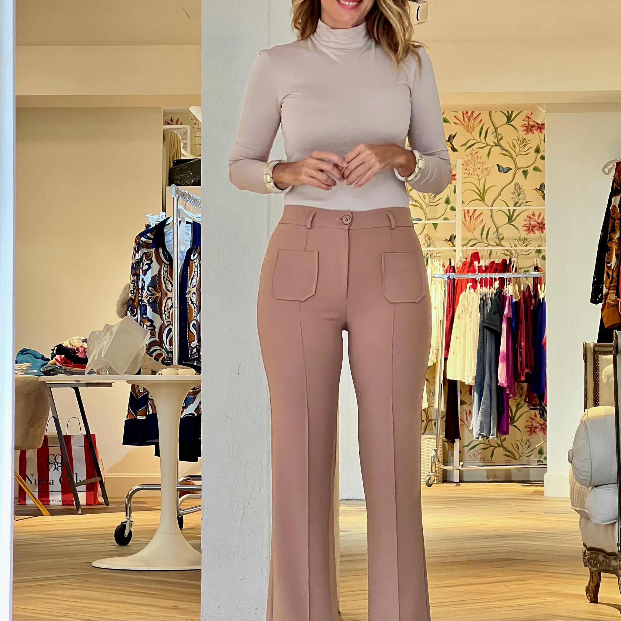 Pantalón ideal de bolsillos camel
