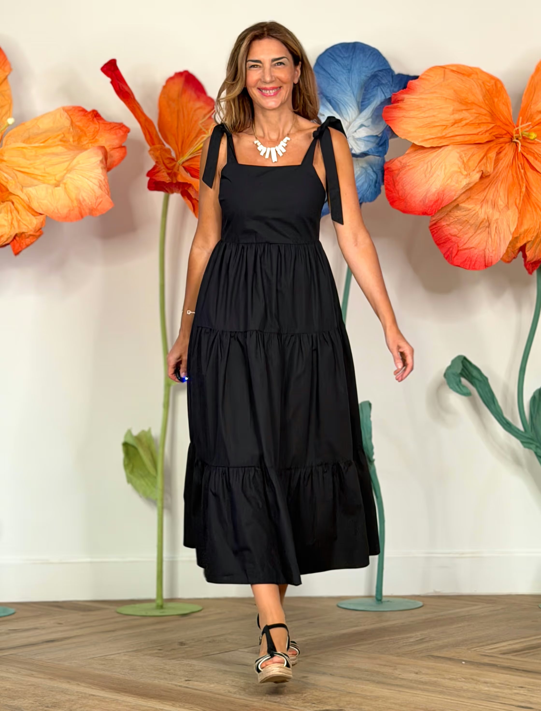 Vestido negro tirantes lazo