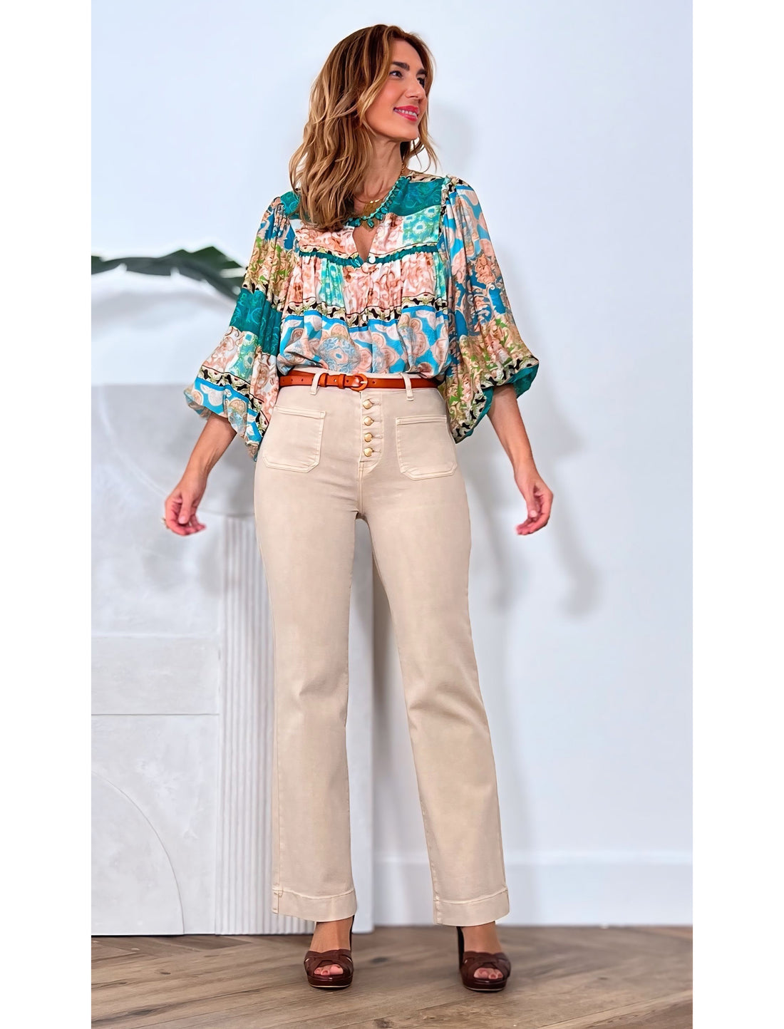 Pantalón vaquero camel de bolsillos