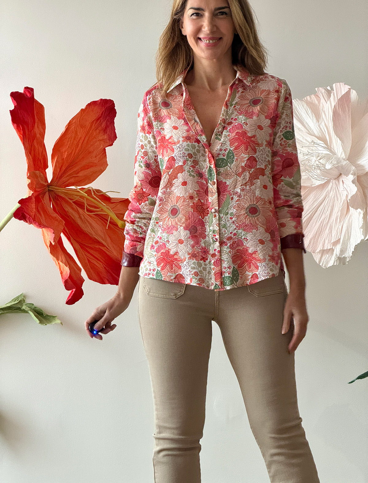 Camisa de mujer estampada flores chic