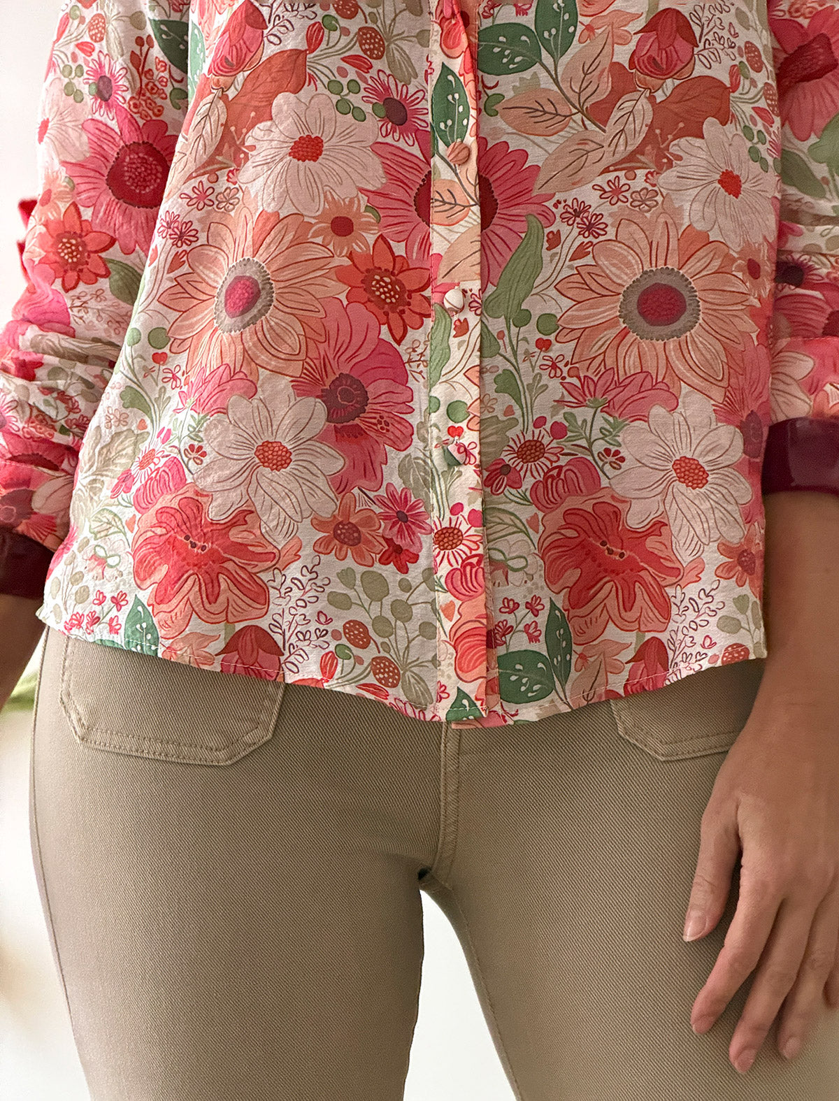 Pantalón vaquero beig bolsillos