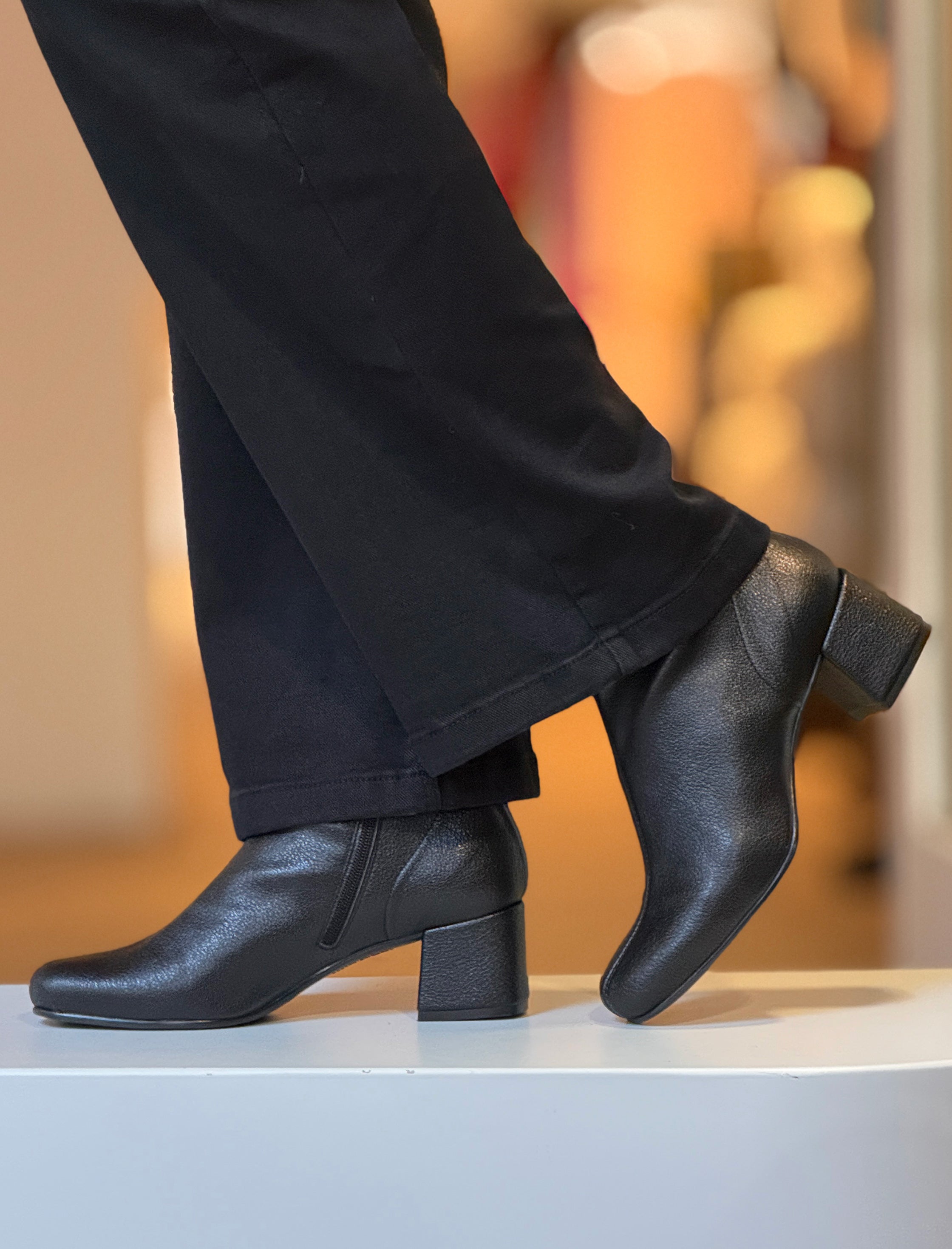 Botín Isabela grabado negro