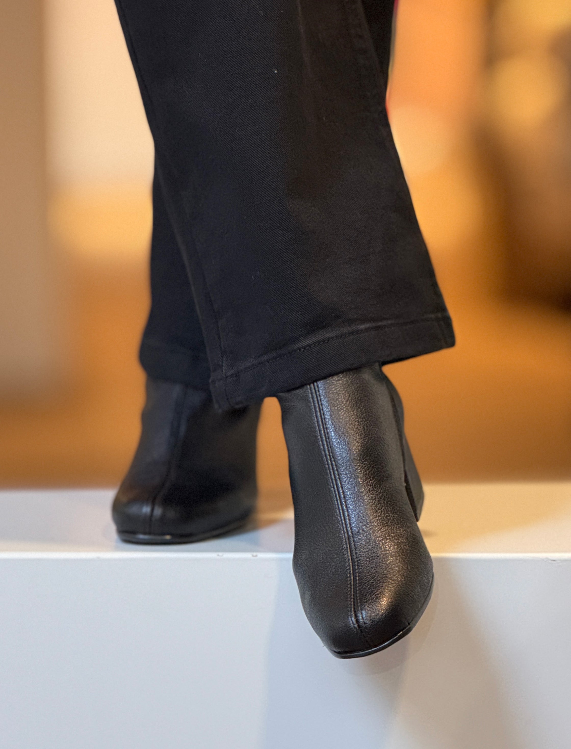 Botín Isabela grabado negro