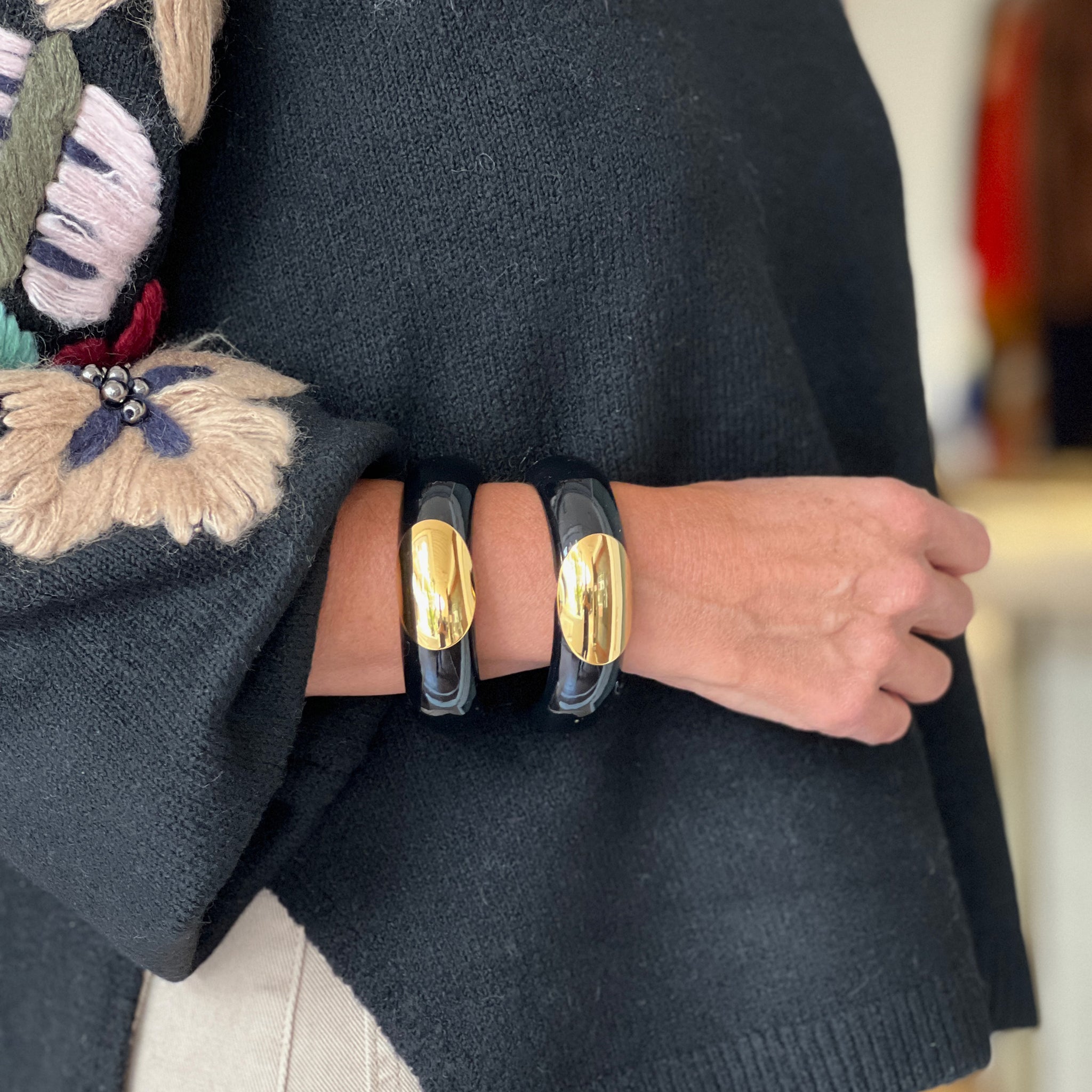 Brazalete oval negro