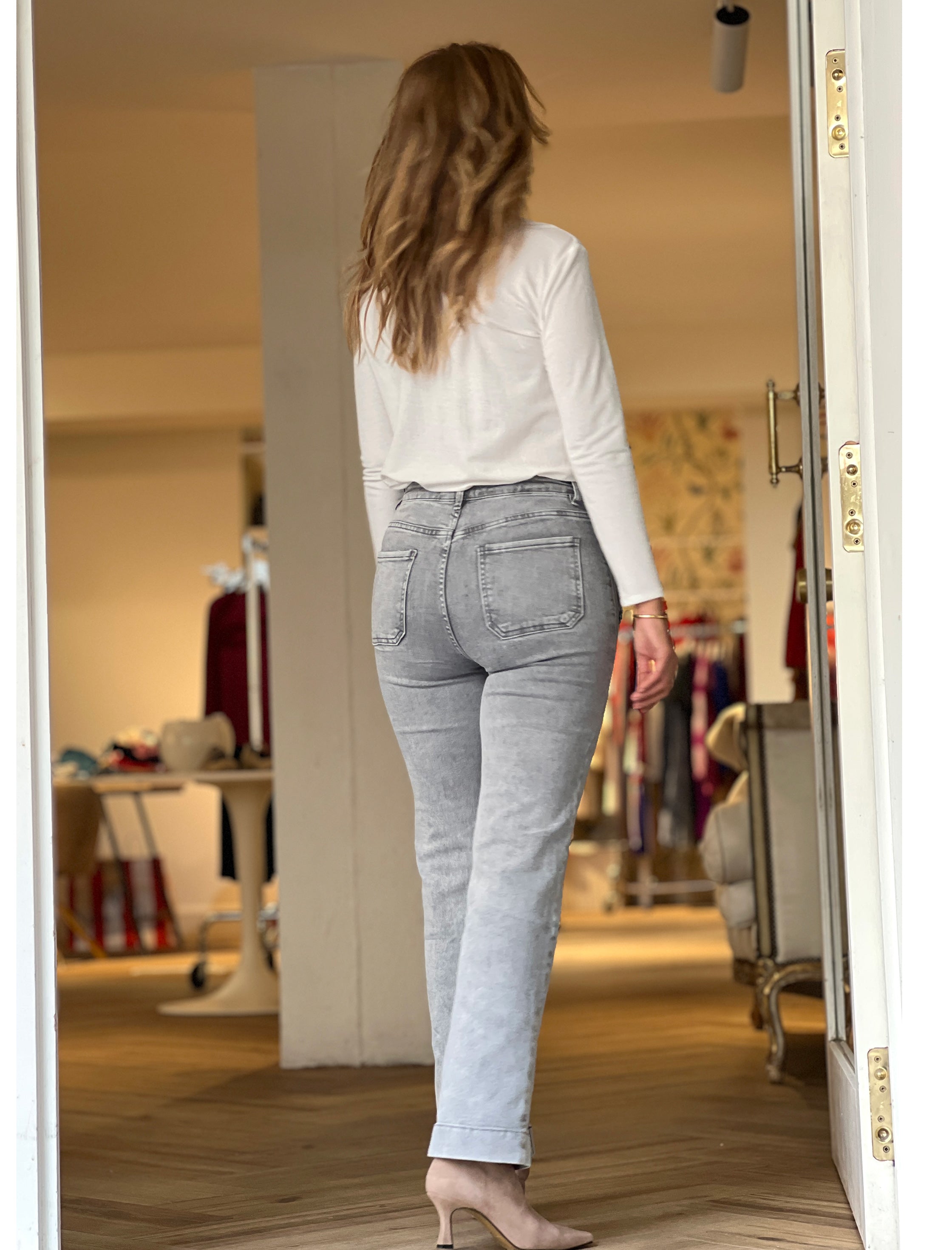 Pantalón vaquero bolsillos trenzados gris