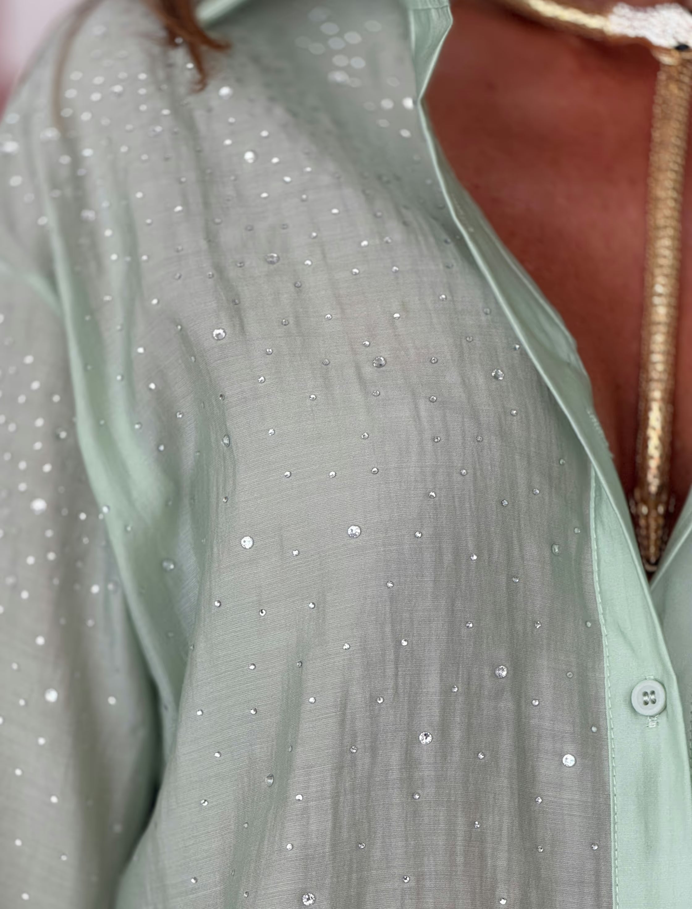 Camisa verde con brillantes
