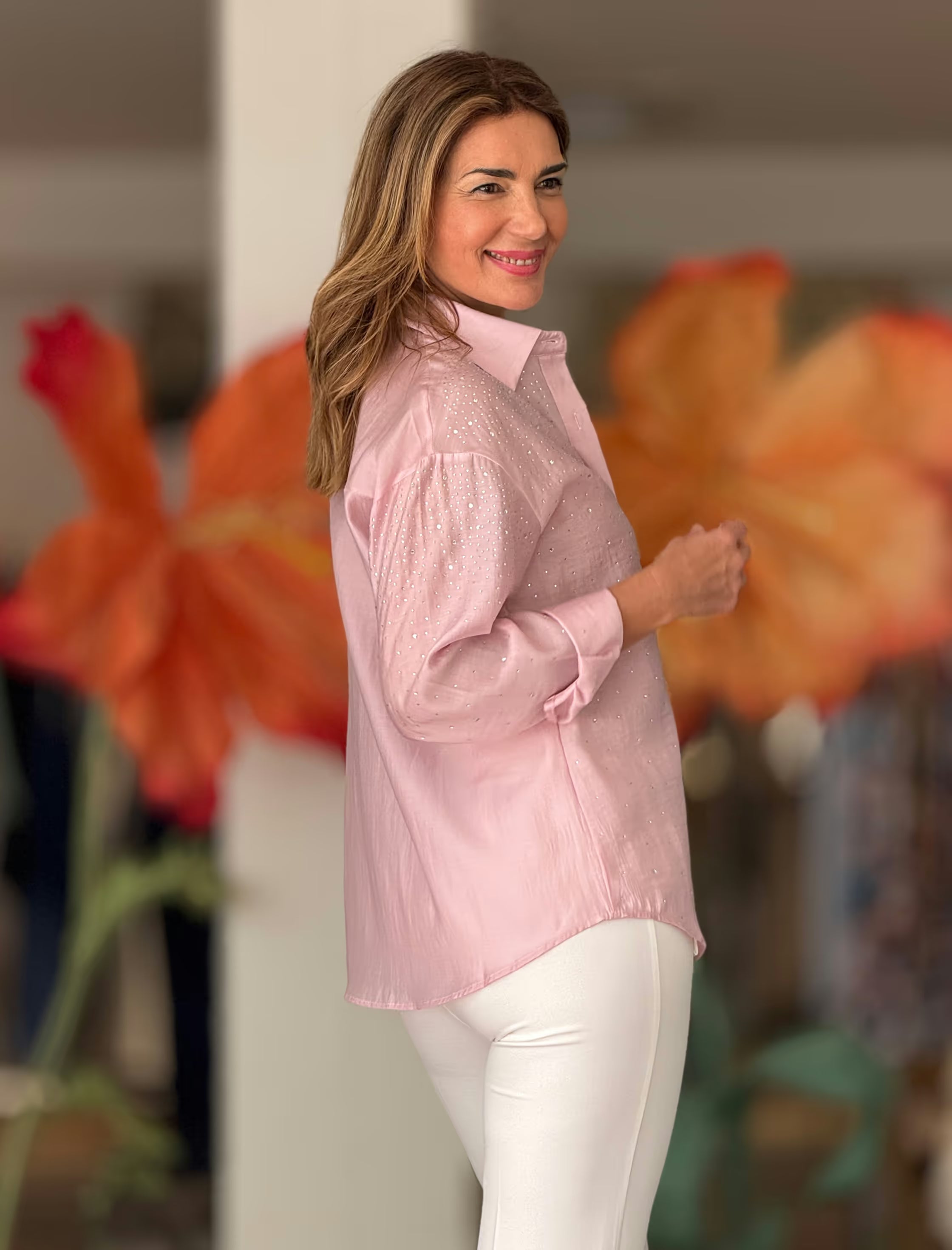 Camisa rosa con brillantes