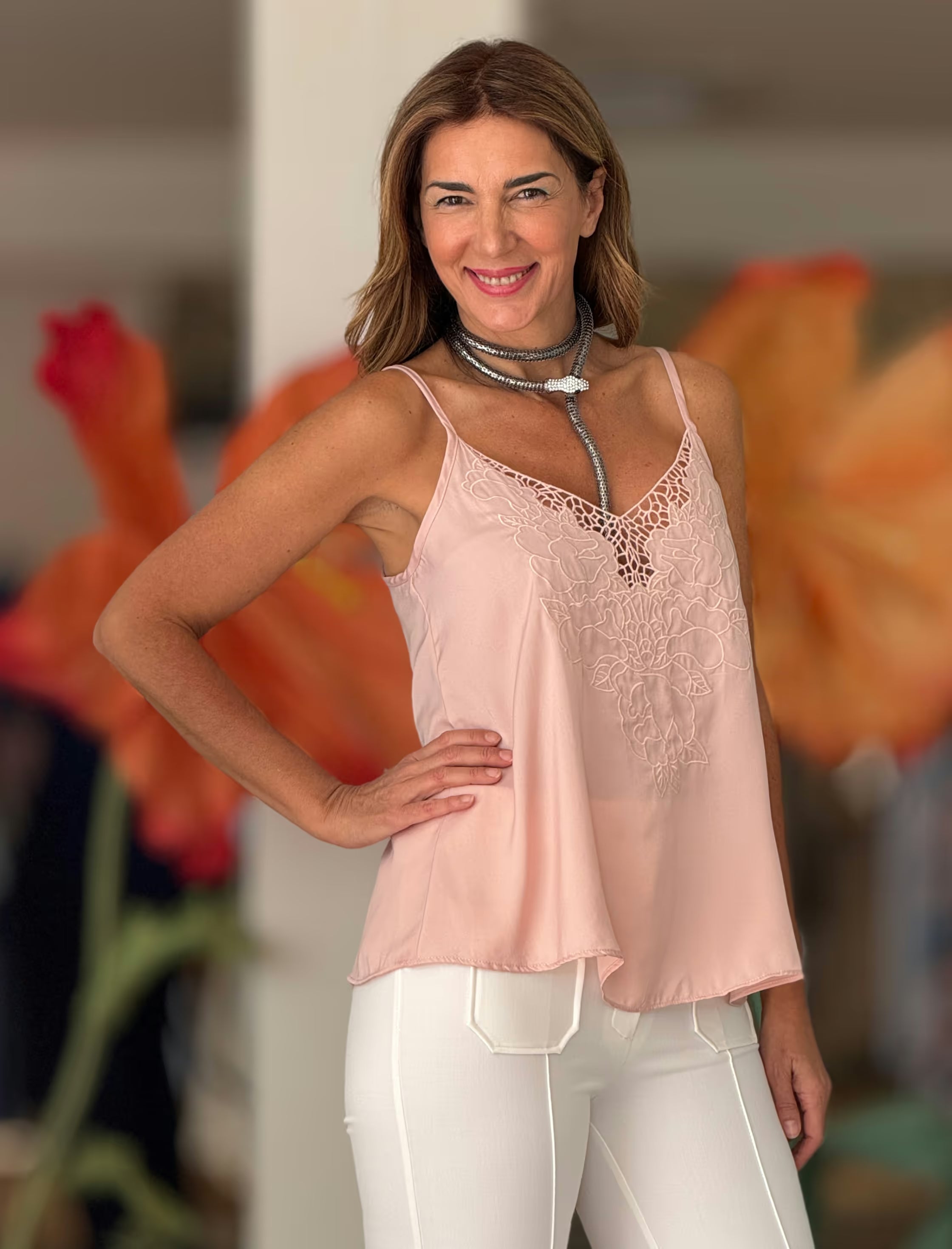 Top lencero bordado nude