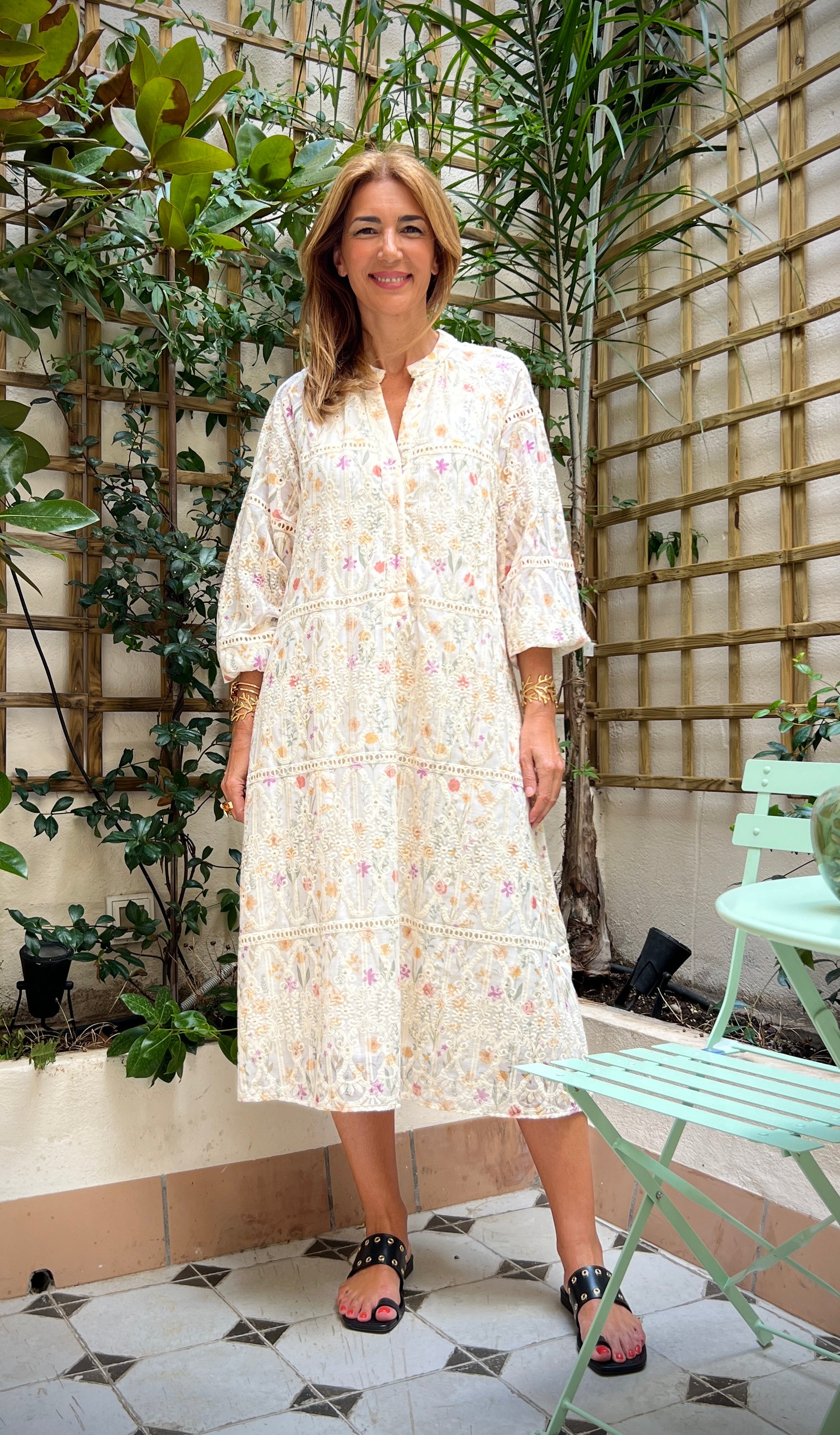Vestido romántico bordado floreal