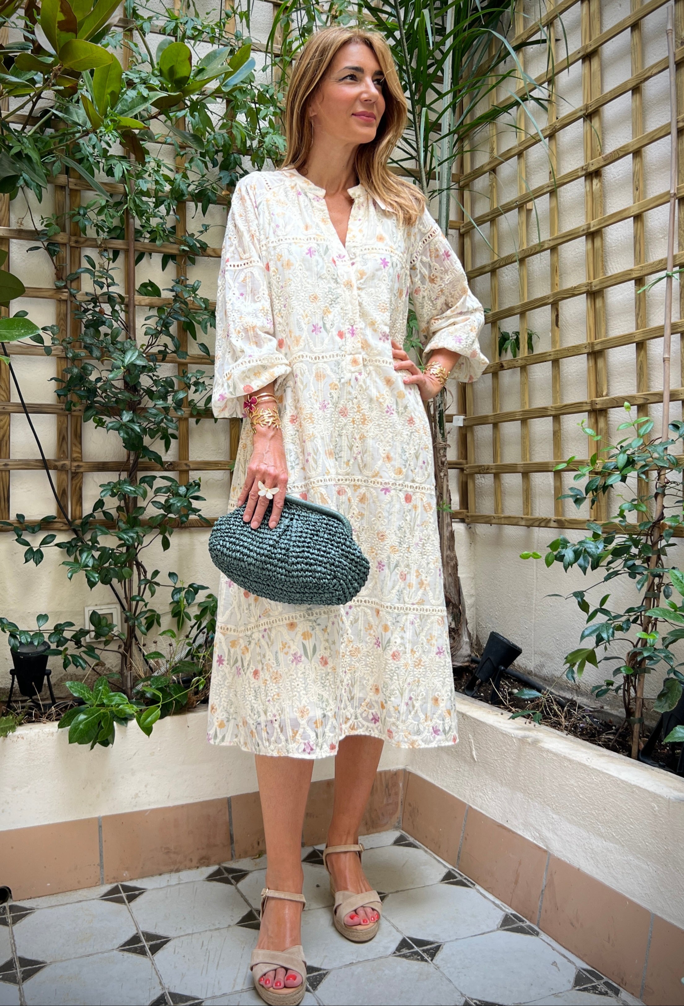 Vestido romántico bordado floreal