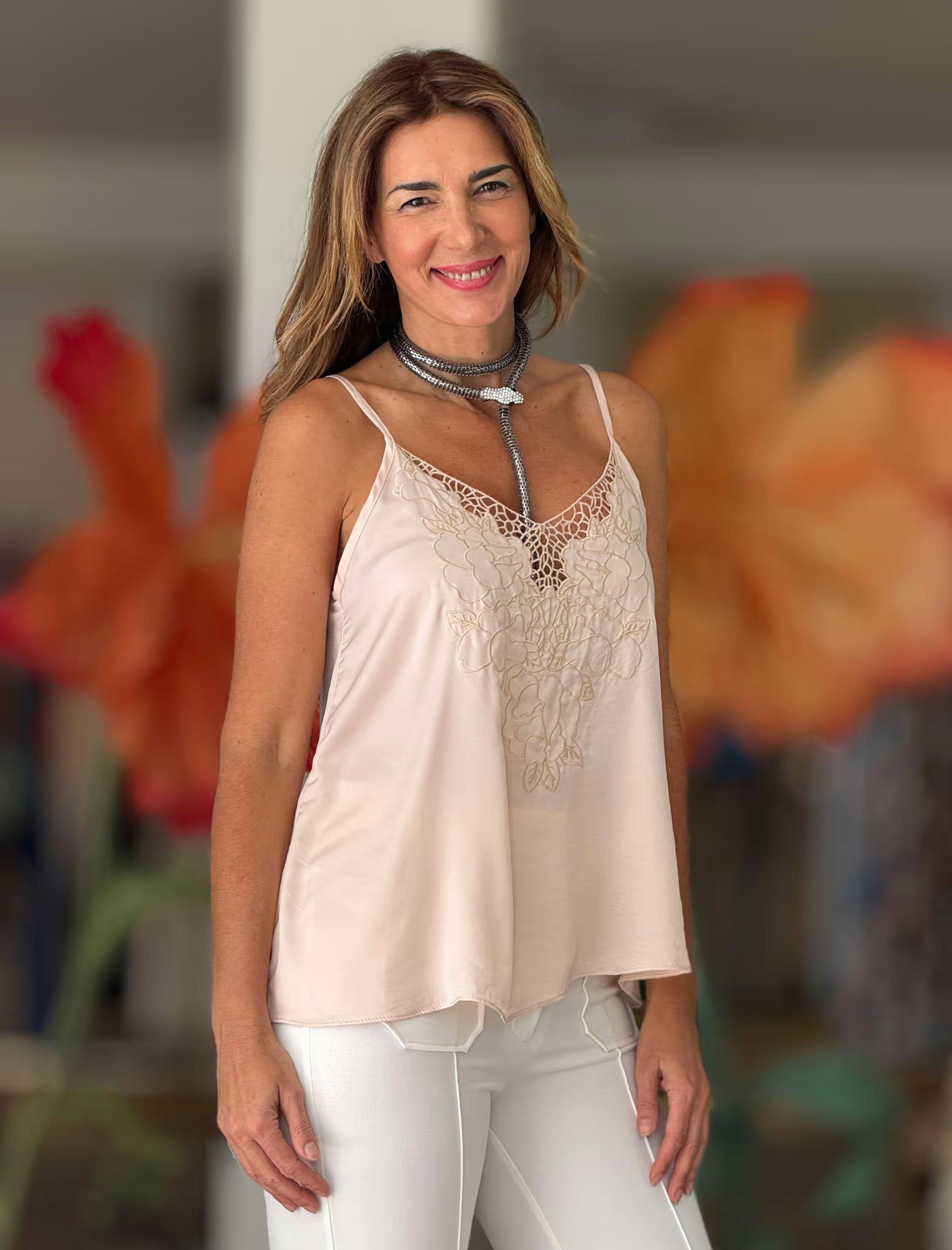 Top lencero bordado beige