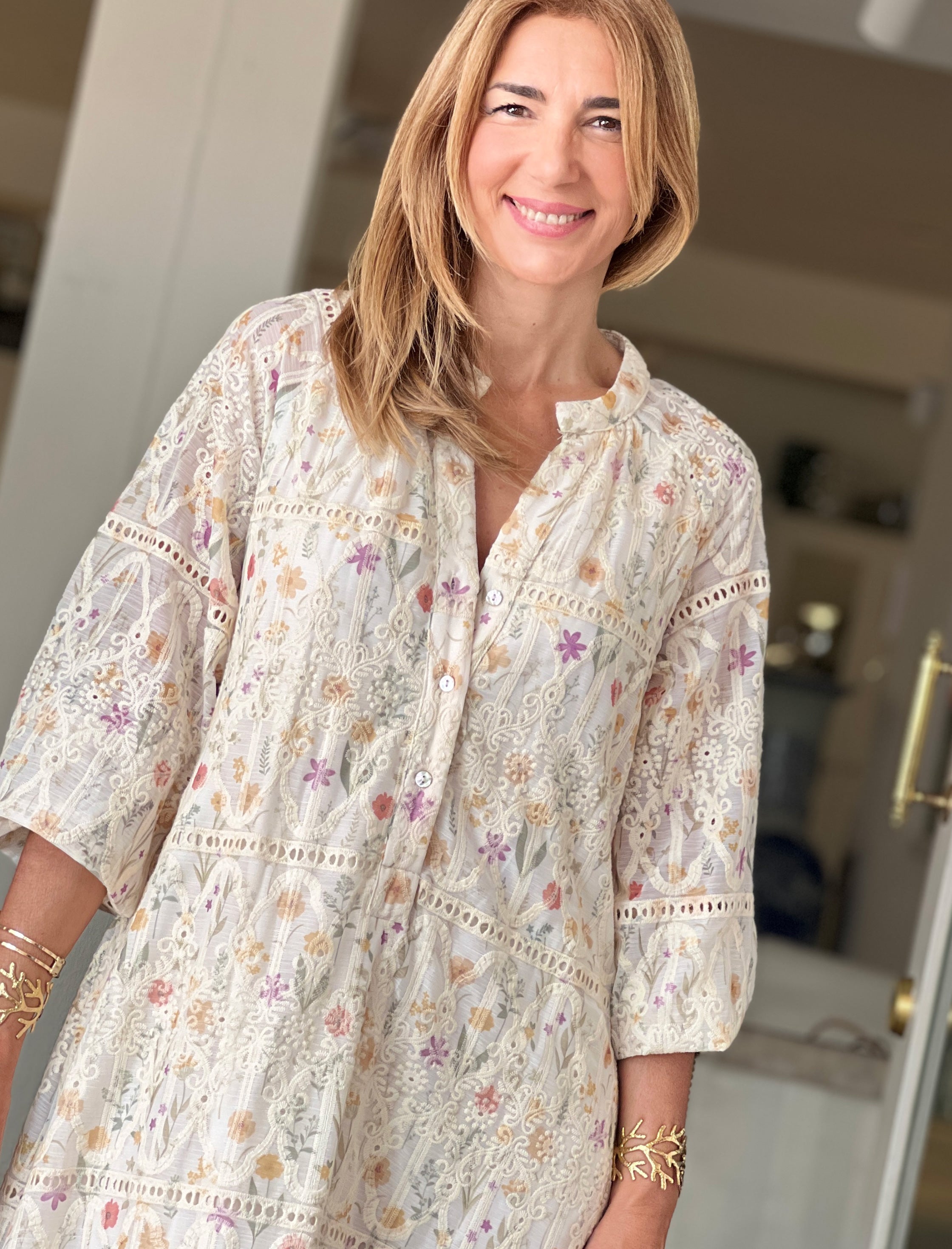 Vestido romántico bordado floreal