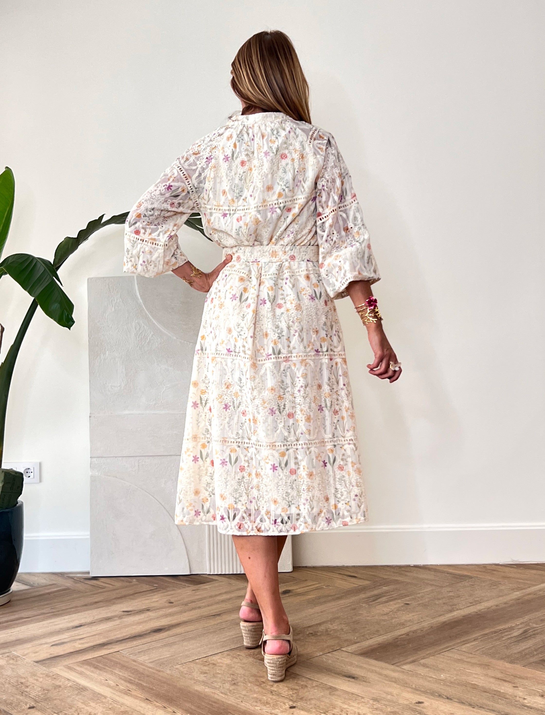 Vestido romántico bordado floreal