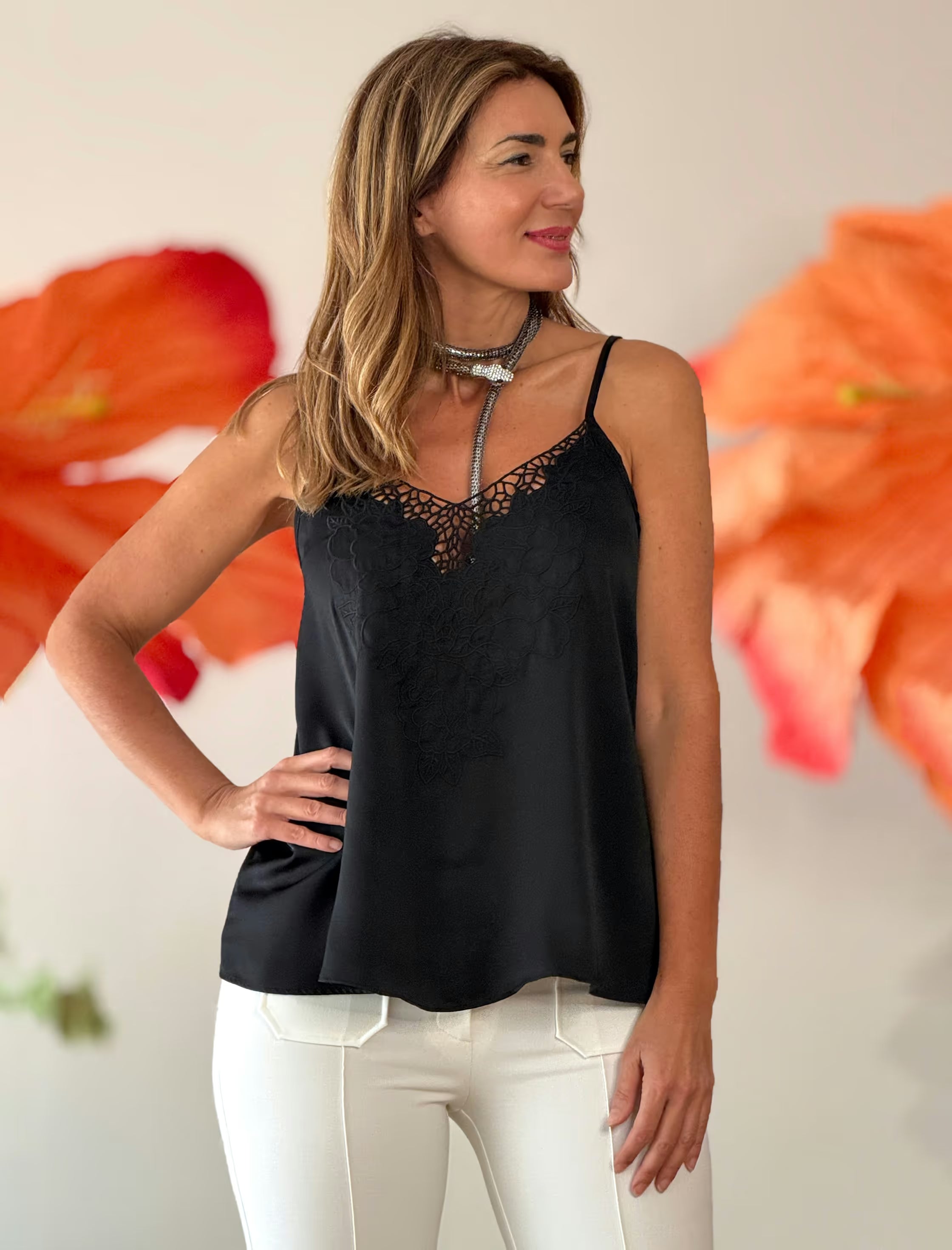Top lencero bordado negro