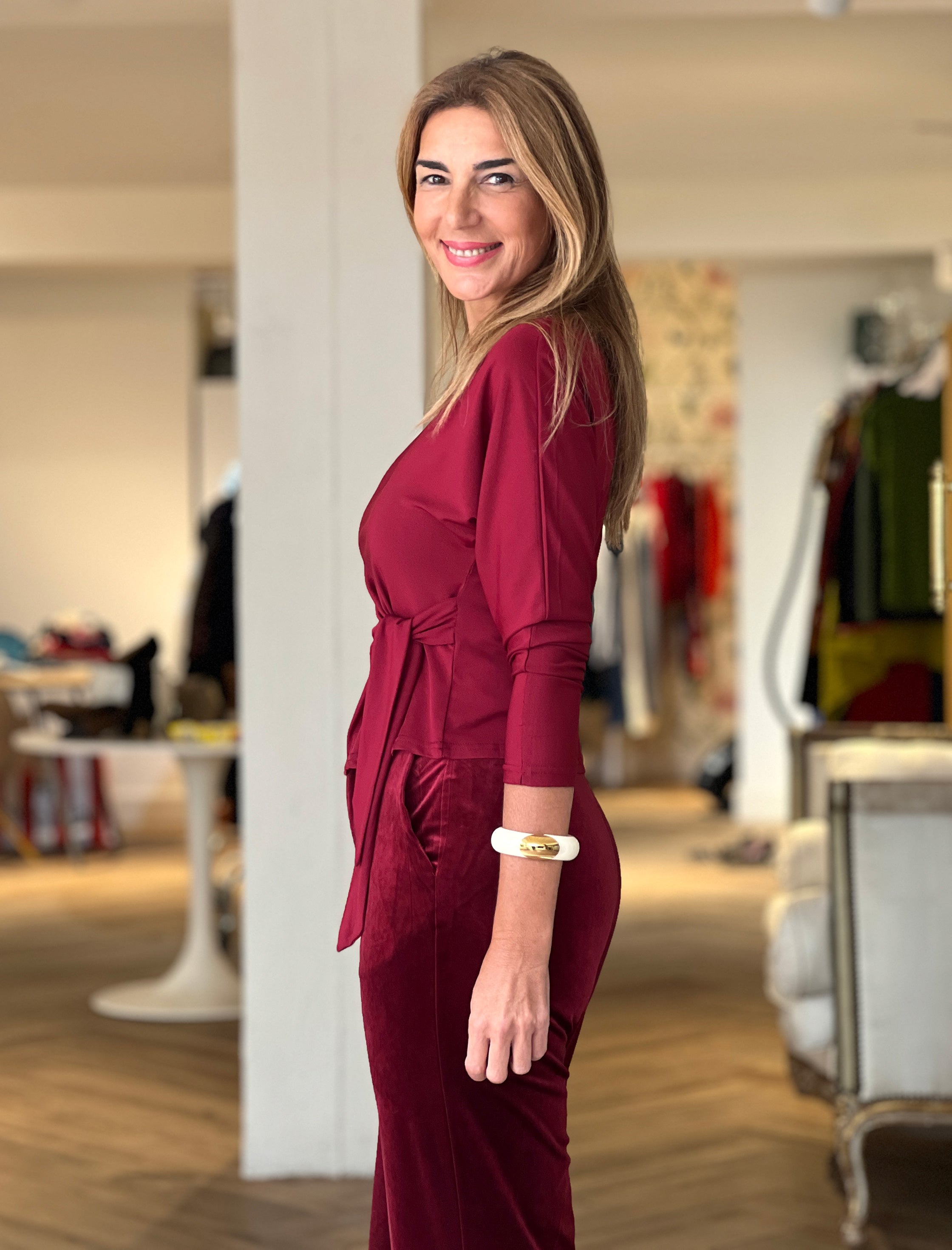 Brazalete oval blanco