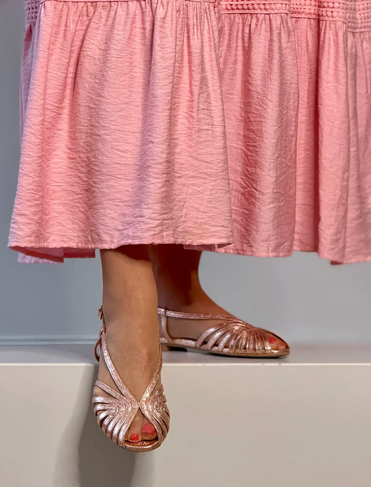 Sandalia plana tiras oro rosado Ivette