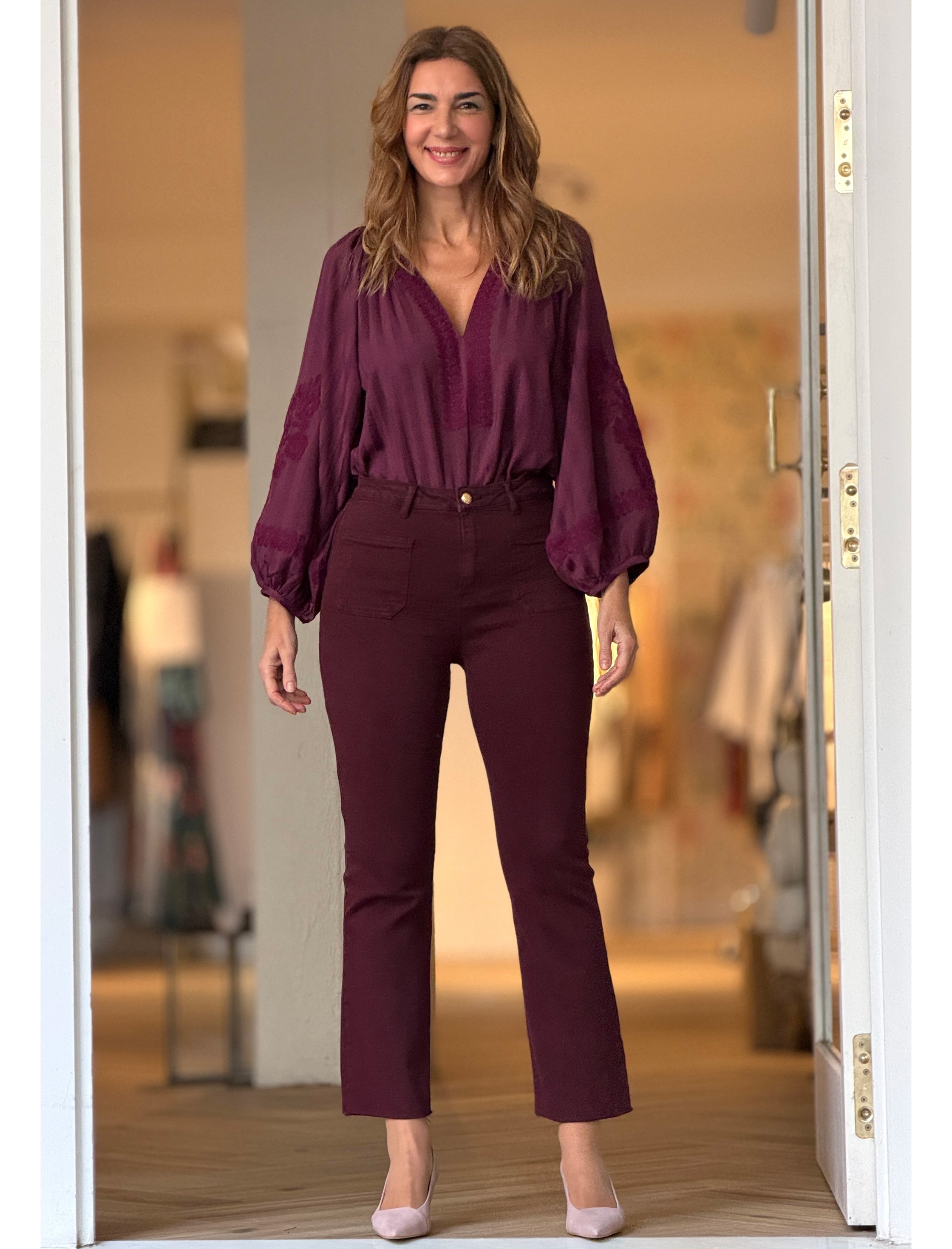 Pantalón vaquero burdeos elástico