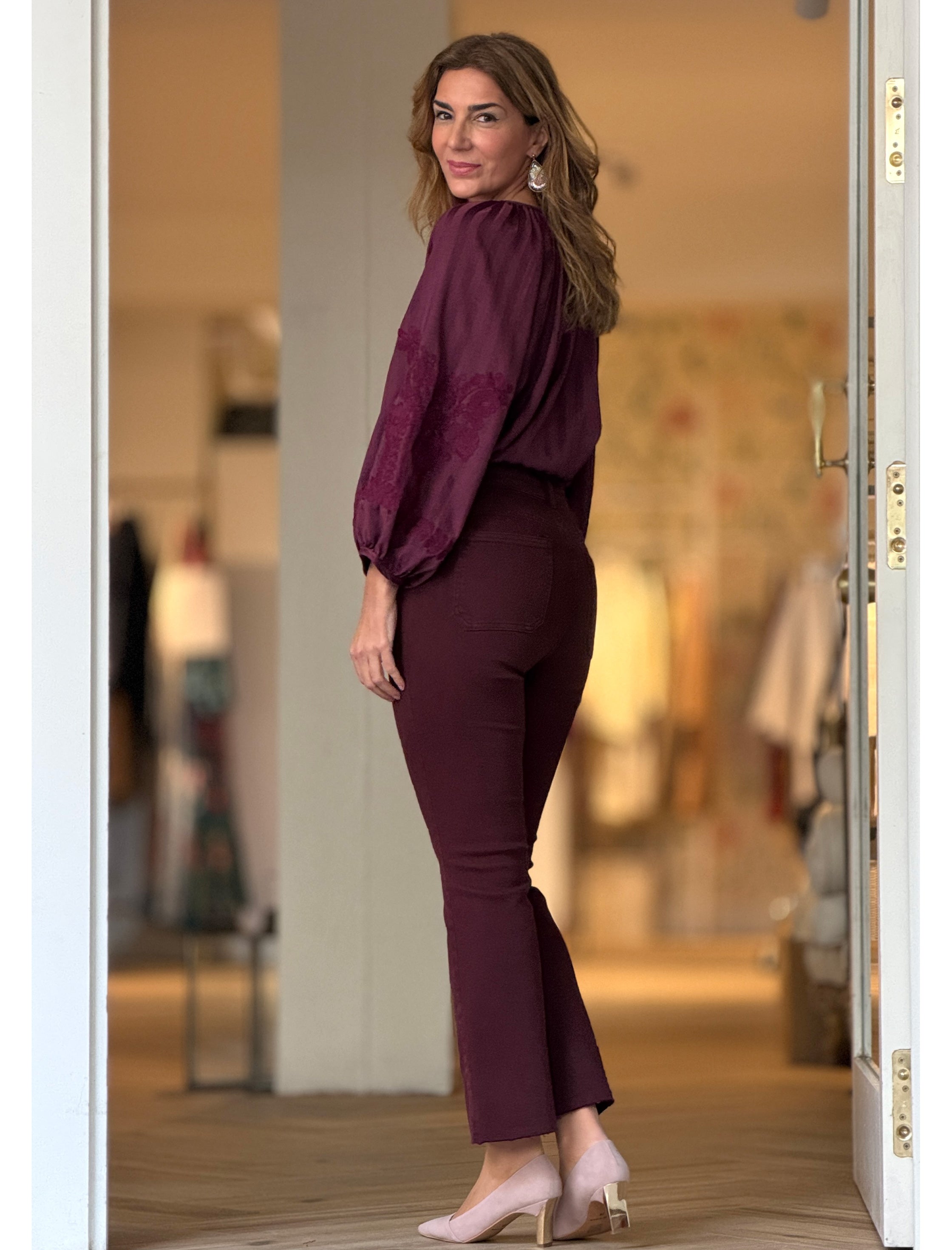 Pantalón vaquero burdeos elástico