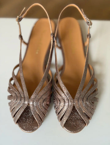 Sandalia plana metalizada de tiras Ivette