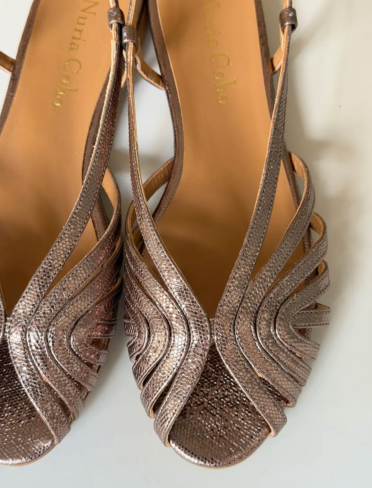 Sandalia plana tiras estaño Ivette