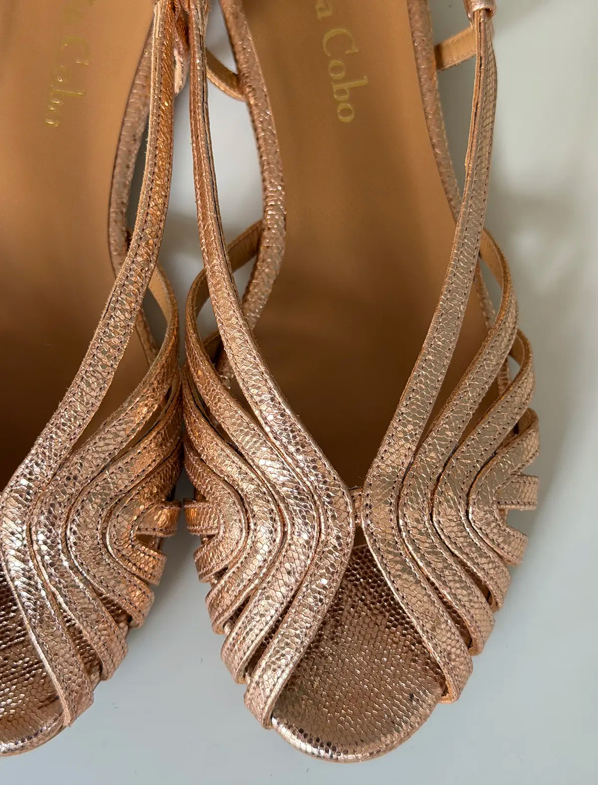 Sandalia plana tiras oro rosado Ivette