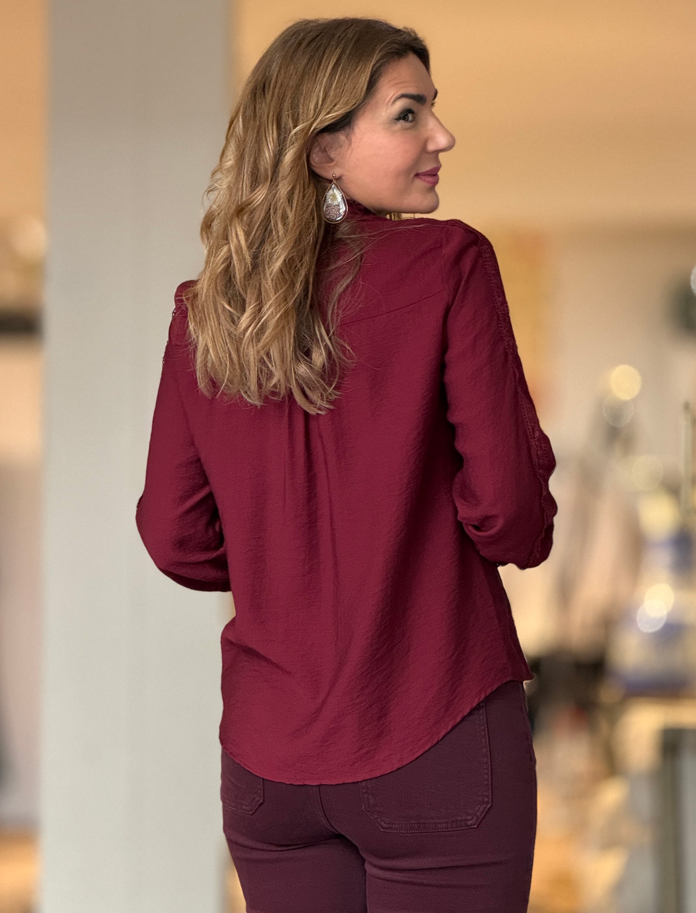 Camisa bordada burdeos