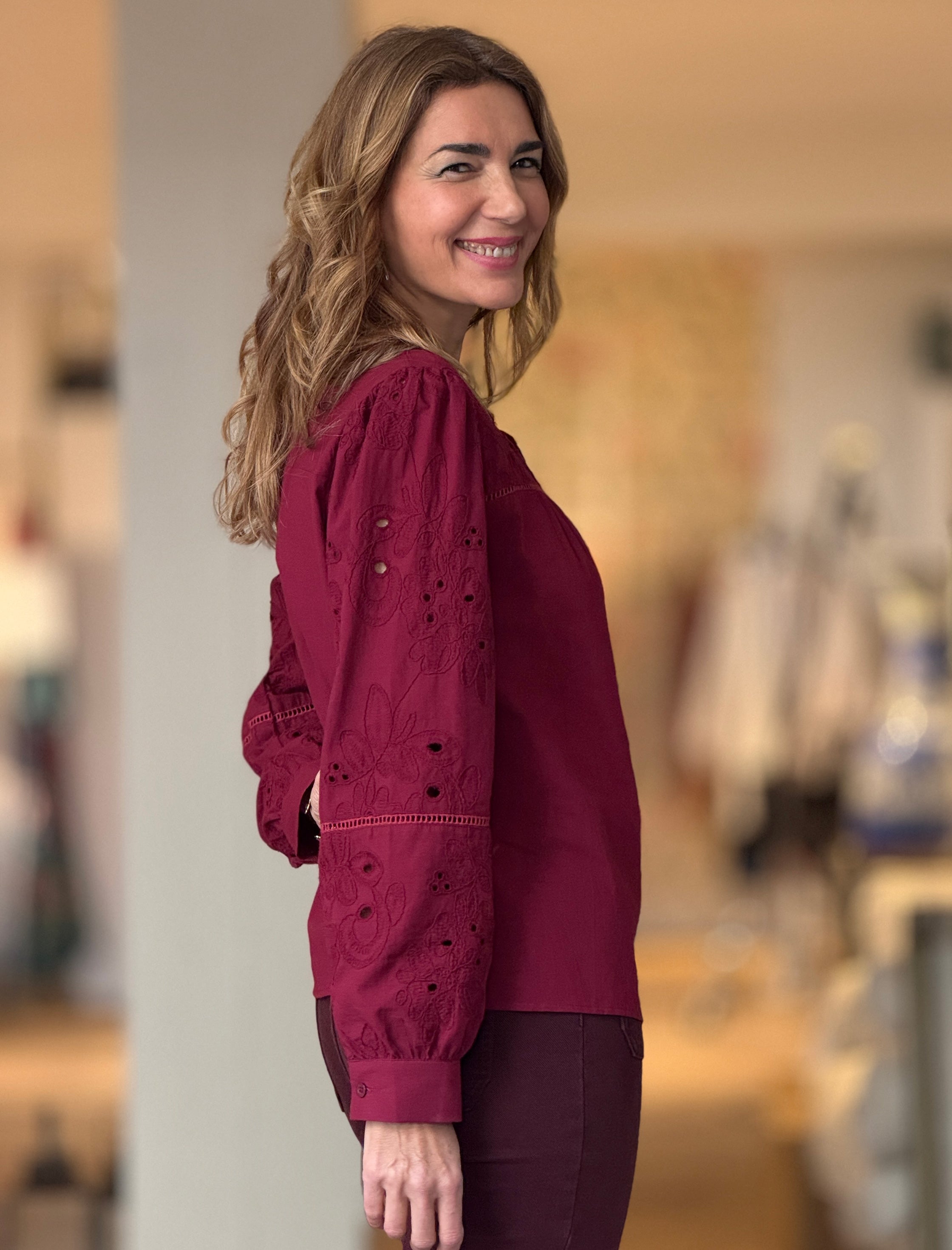 Camisa bonita burdeos