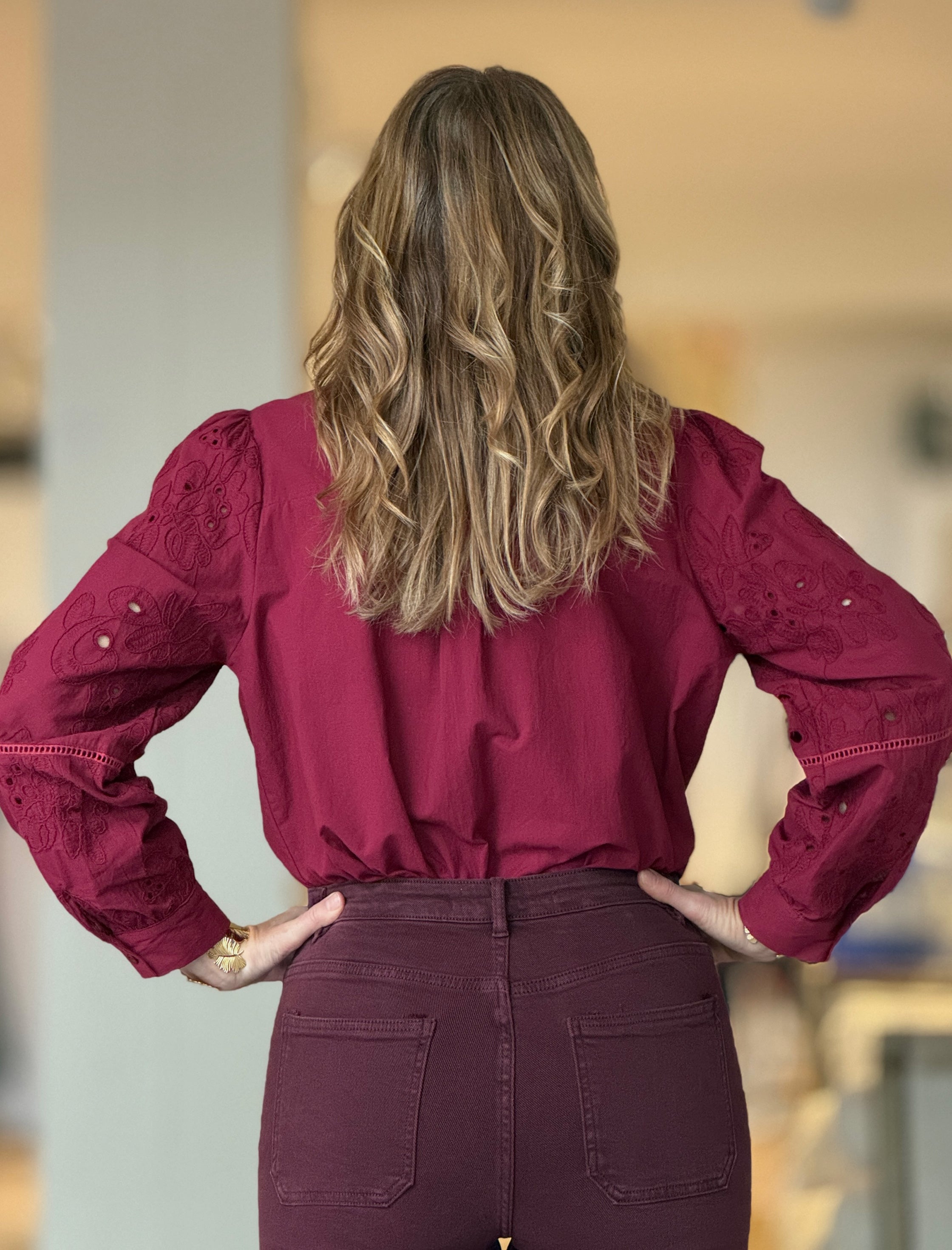 Camisa bonita burdeos