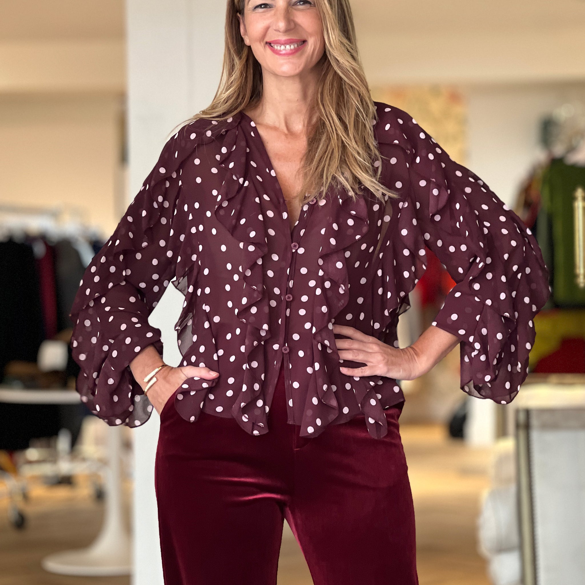 Camisa burdeos de lunares
