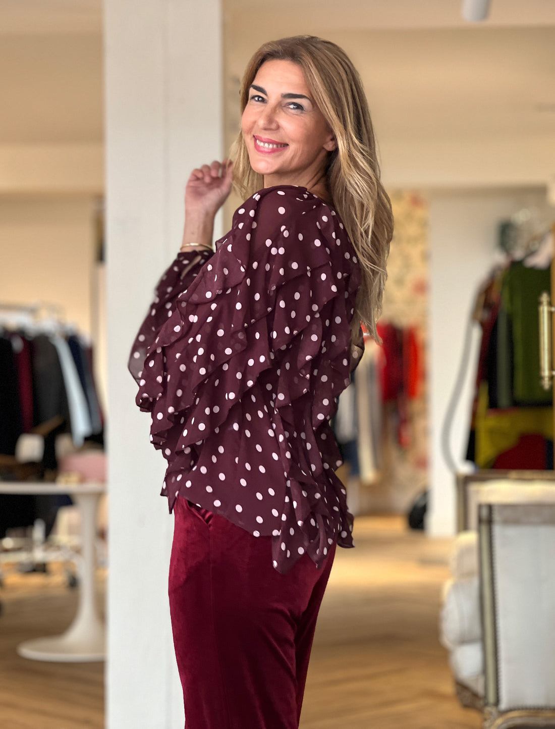 Camisa burdeos de lunares